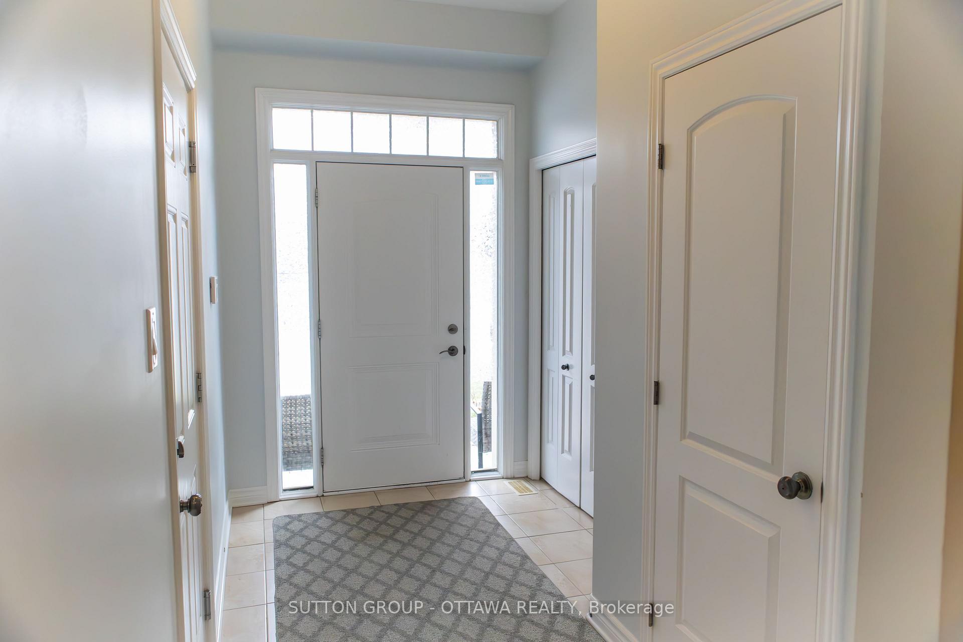 Photo 2 of 654 Moorpark Avenue, Ottawa, Kanata - Emerald Meadows/Trailwest — HOMEH