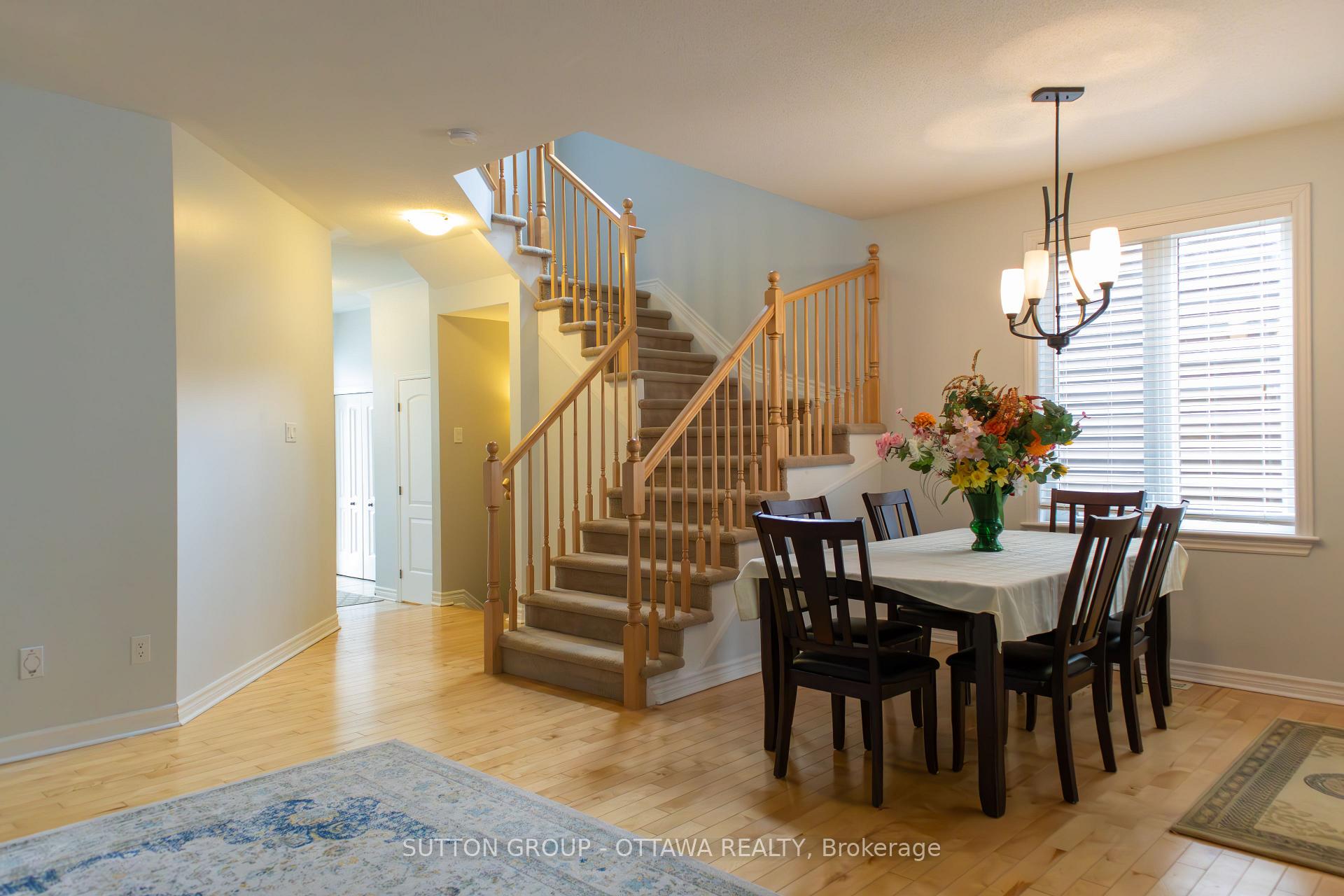 Photo 4 of 654 Moorpark Avenue, Ottawa, Kanata - Emerald Meadows/Trailwest — HOMEH