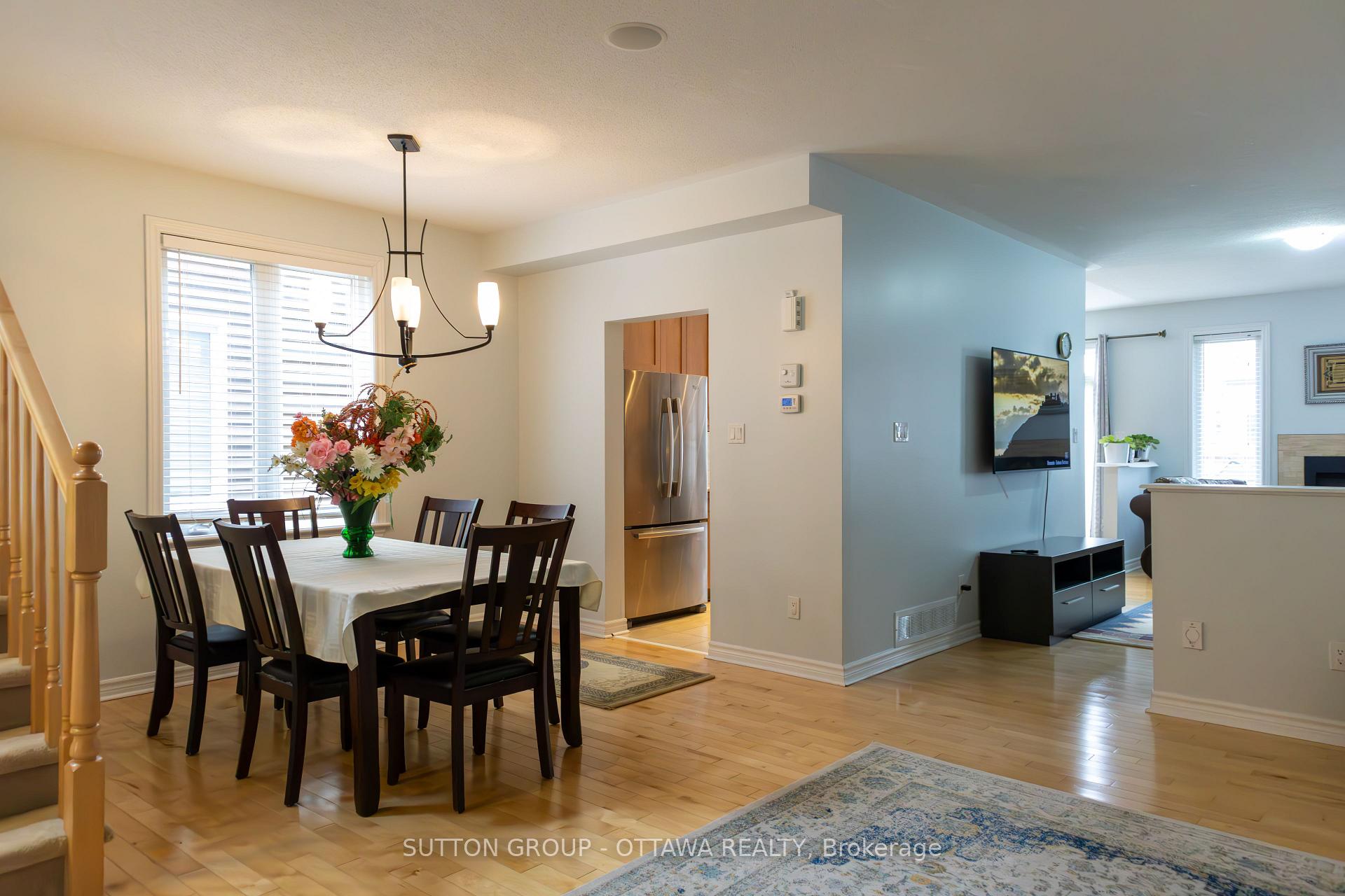 Photo 5 of 654 Moorpark Avenue, Ottawa, Kanata - Emerald Meadows/Trailwest — HOMEH