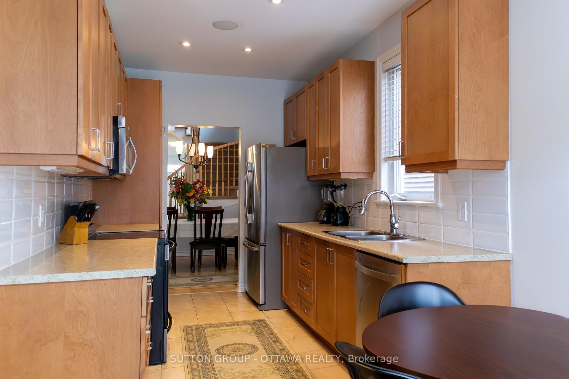 Photo 11 of 654 Moorpark Avenue, Ottawa, Kanata - Emerald Meadows/Trailwest — HOMEH
