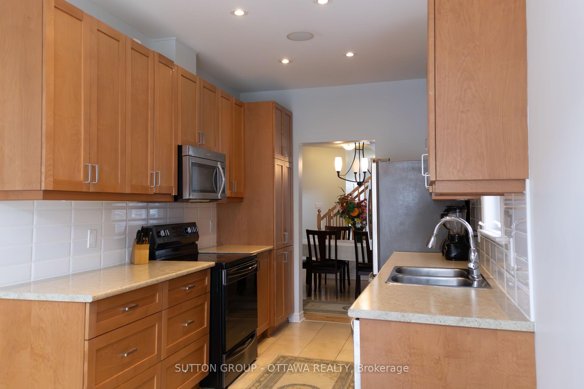 Photo 12 of 654 Moorpark Avenue, Ottawa, Kanata - Emerald Meadows/Trailwest — HOMEH