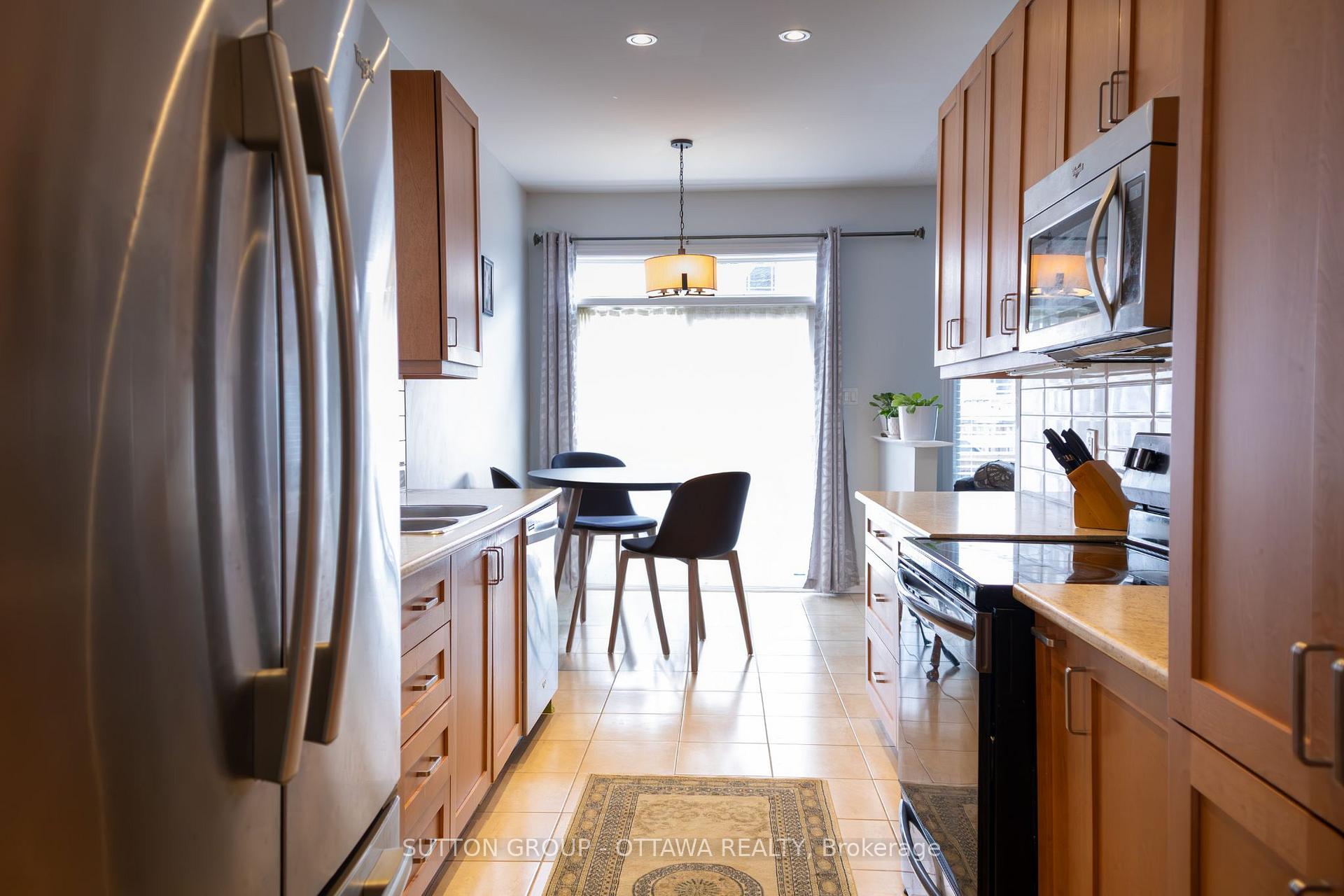 Photo 13 of 654 Moorpark Avenue, Ottawa, Kanata - Emerald Meadows/Trailwest — HOMEH