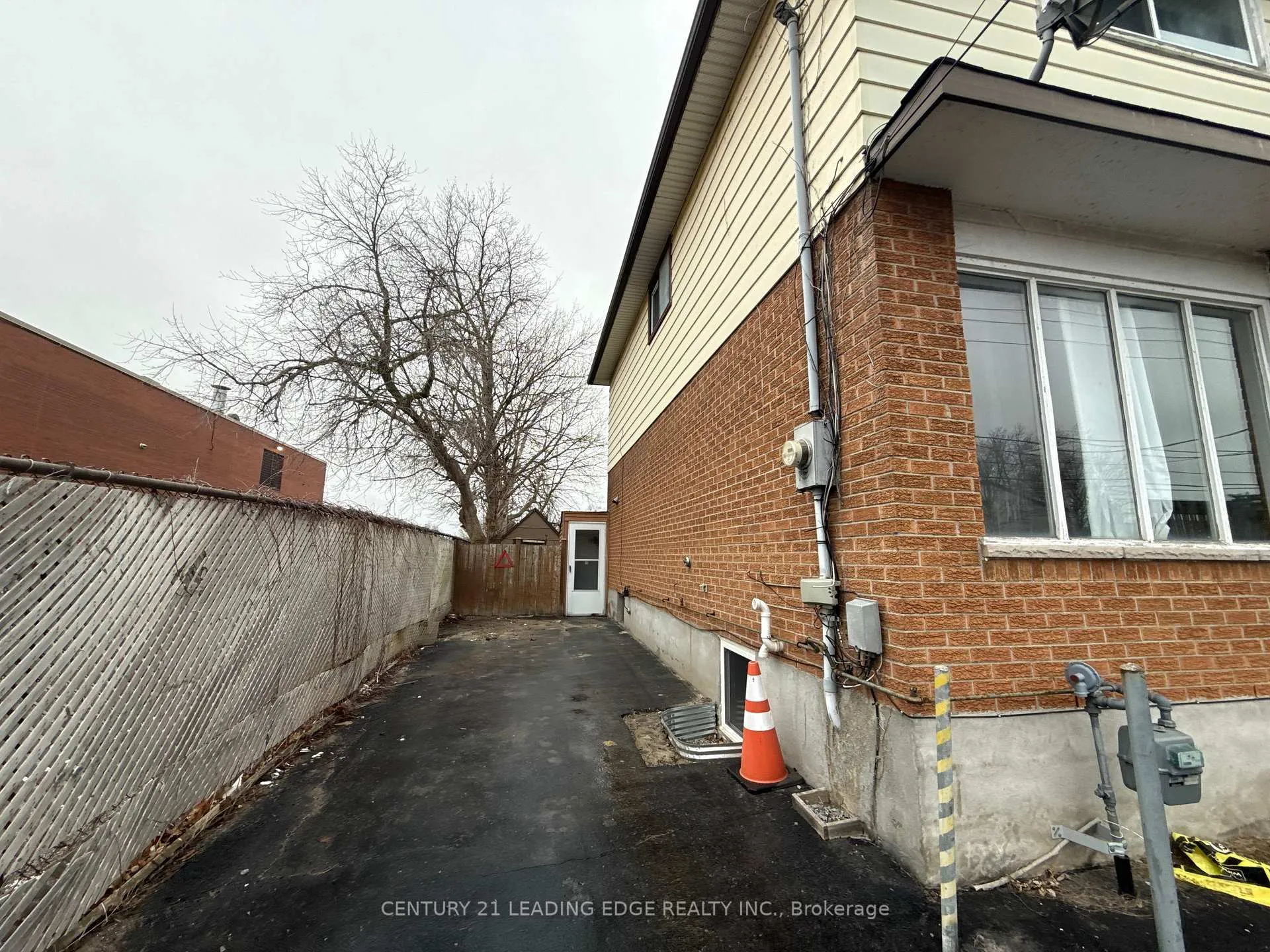 Photo 1 of Unit Lower, 957 Glen Street, Oshawa, Lakeview — HOMEH
