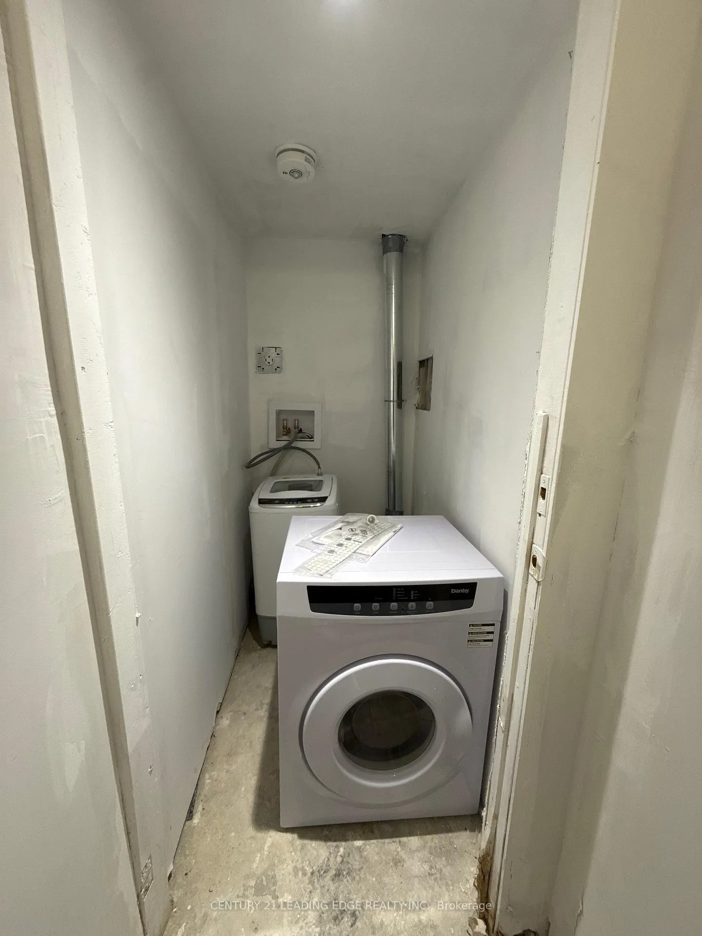 Photo 3 of Unit Lower, 957 Glen Street, Oshawa, Lakeview — HOMEH