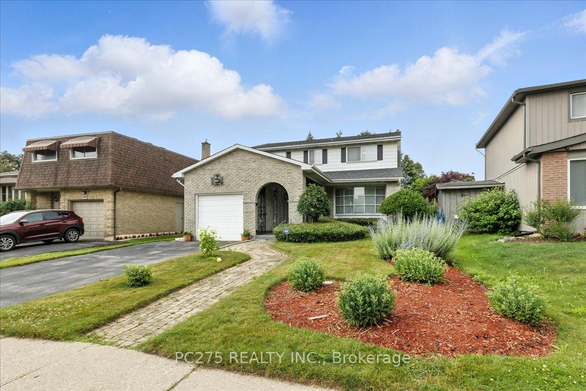 Photo 2 of 184 Forestwood Drive, Kitchener — HOMEH
