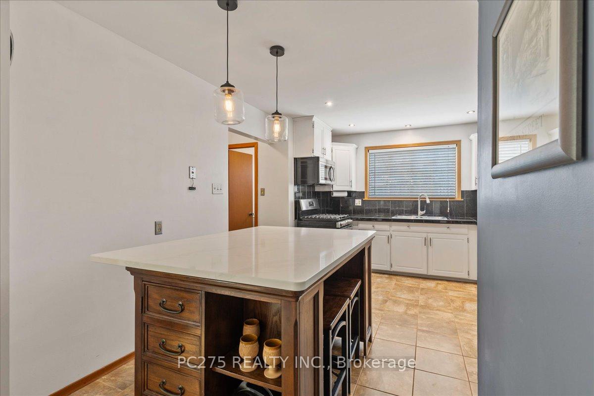 Photo 14 of 184 Forestwood Drive, Kitchener — HOMEH