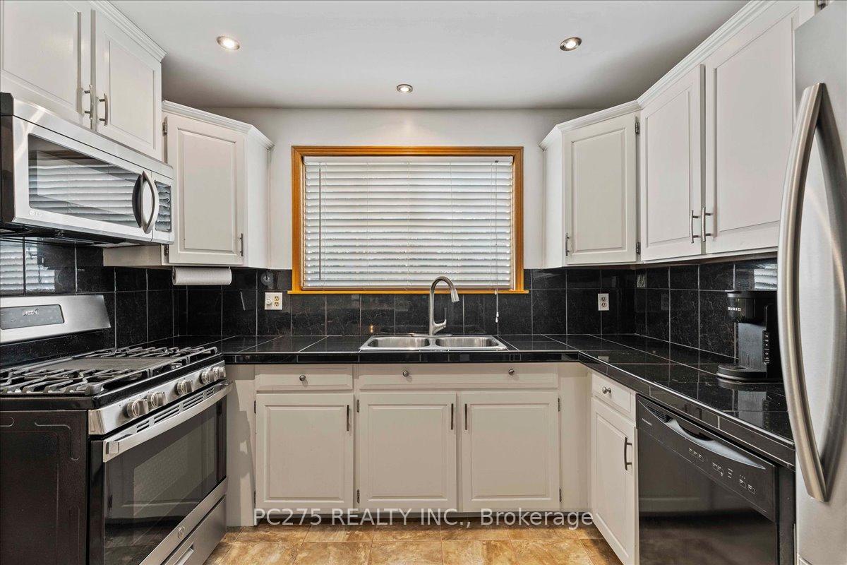 Photo 16 of 184 Forestwood Drive, Kitchener — HOMEH
