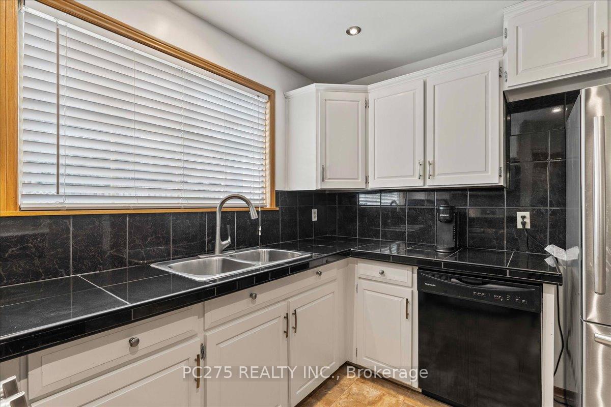 Photo 18 of 184 Forestwood Drive, Kitchener — HOMEH
