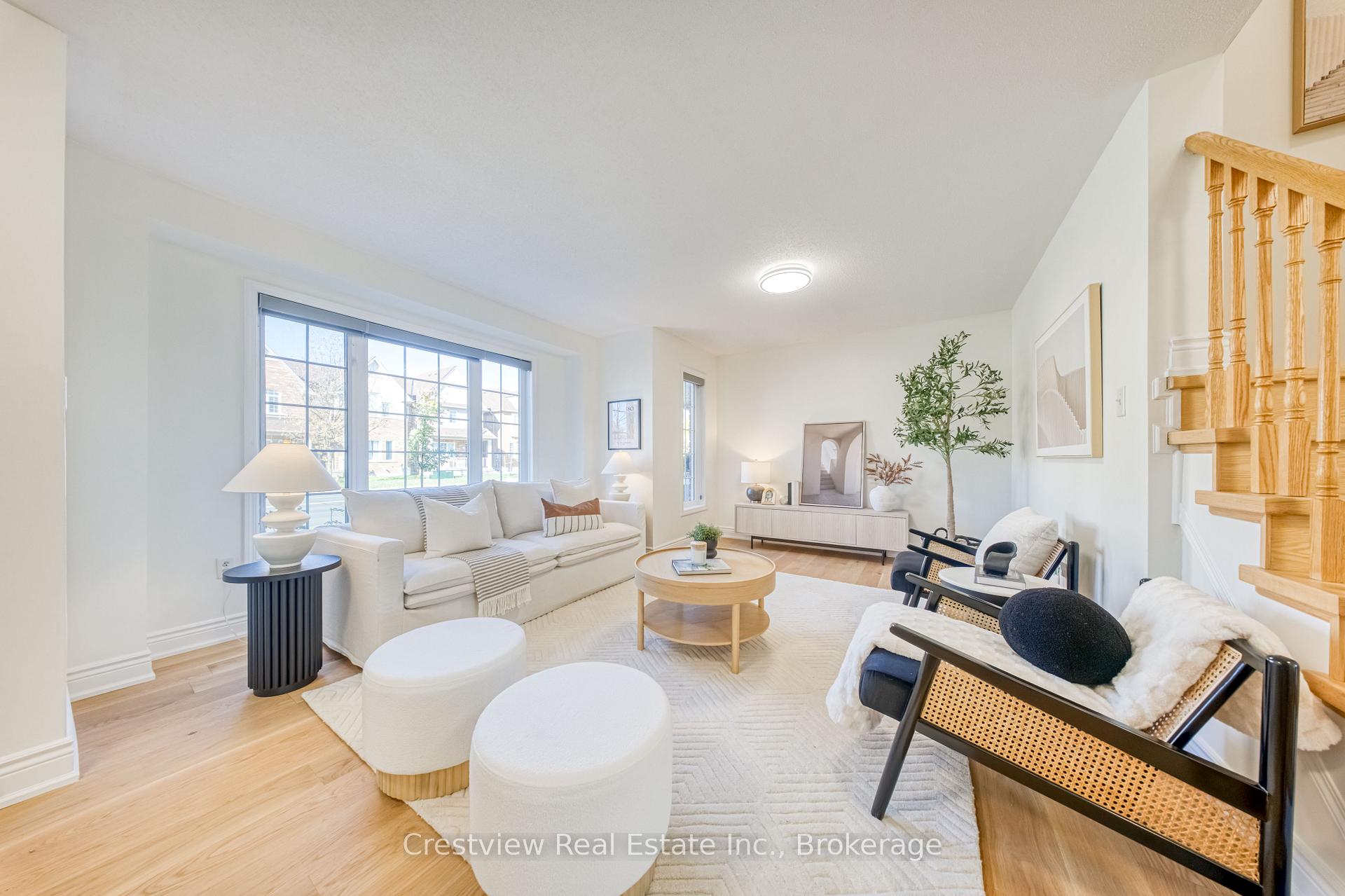 Photo 3 of 733 Bur Oak Avenue, Markham, Wismer — HOMEH