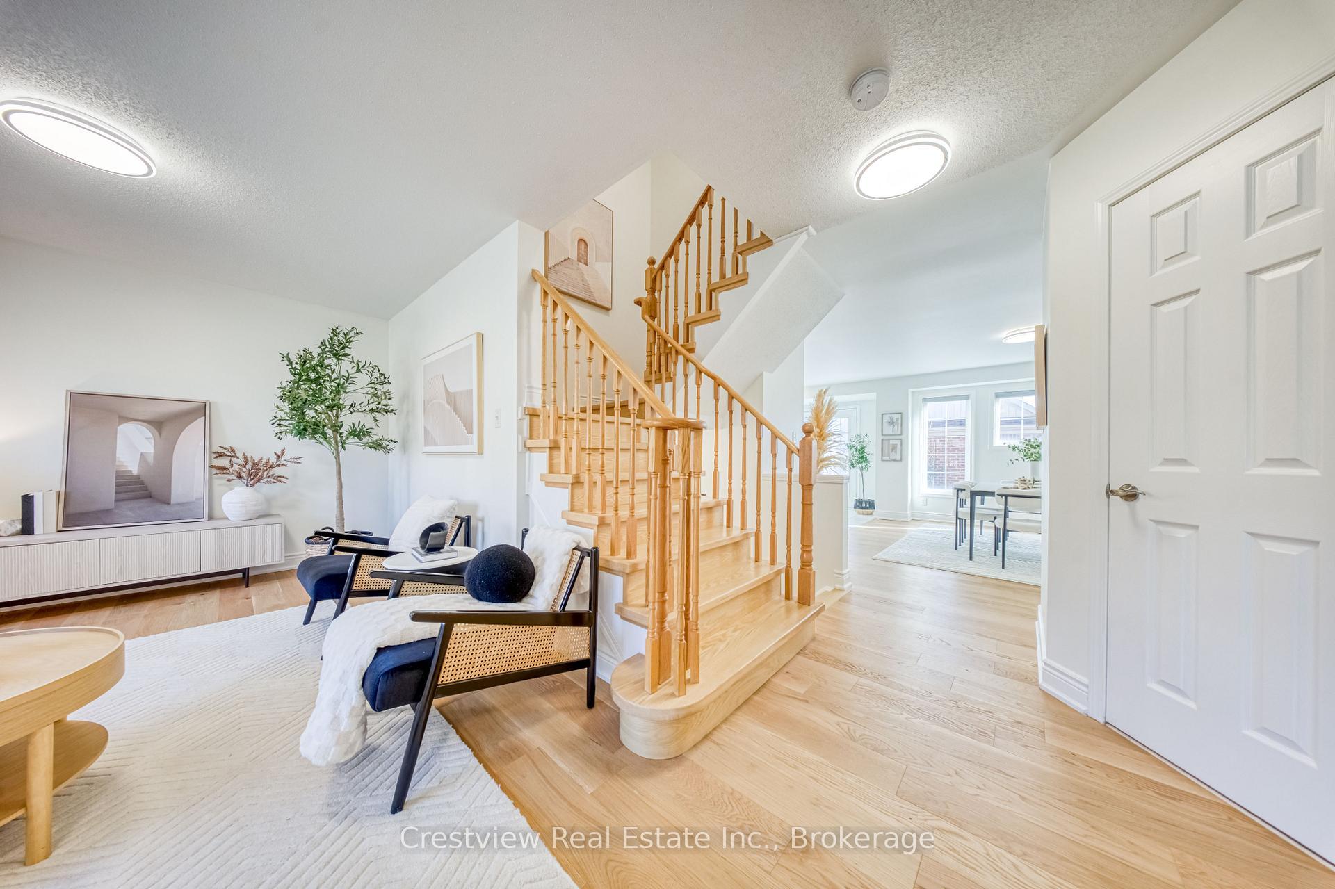 Photo 5 of 733 Bur Oak Avenue, Markham, Wismer — HOMEH