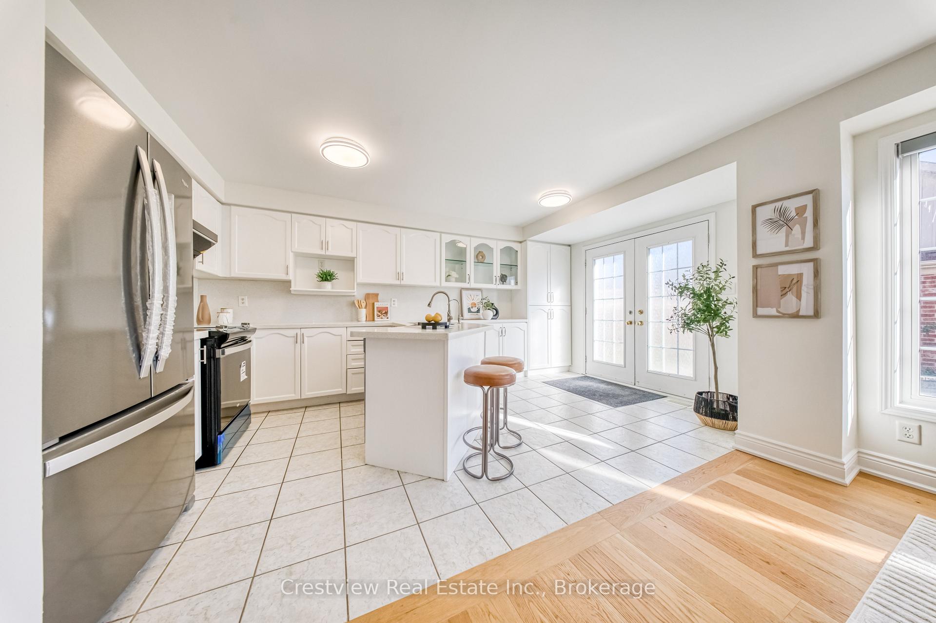 Photo 9 of 733 Bur Oak Avenue, Markham, Wismer — HOMEH