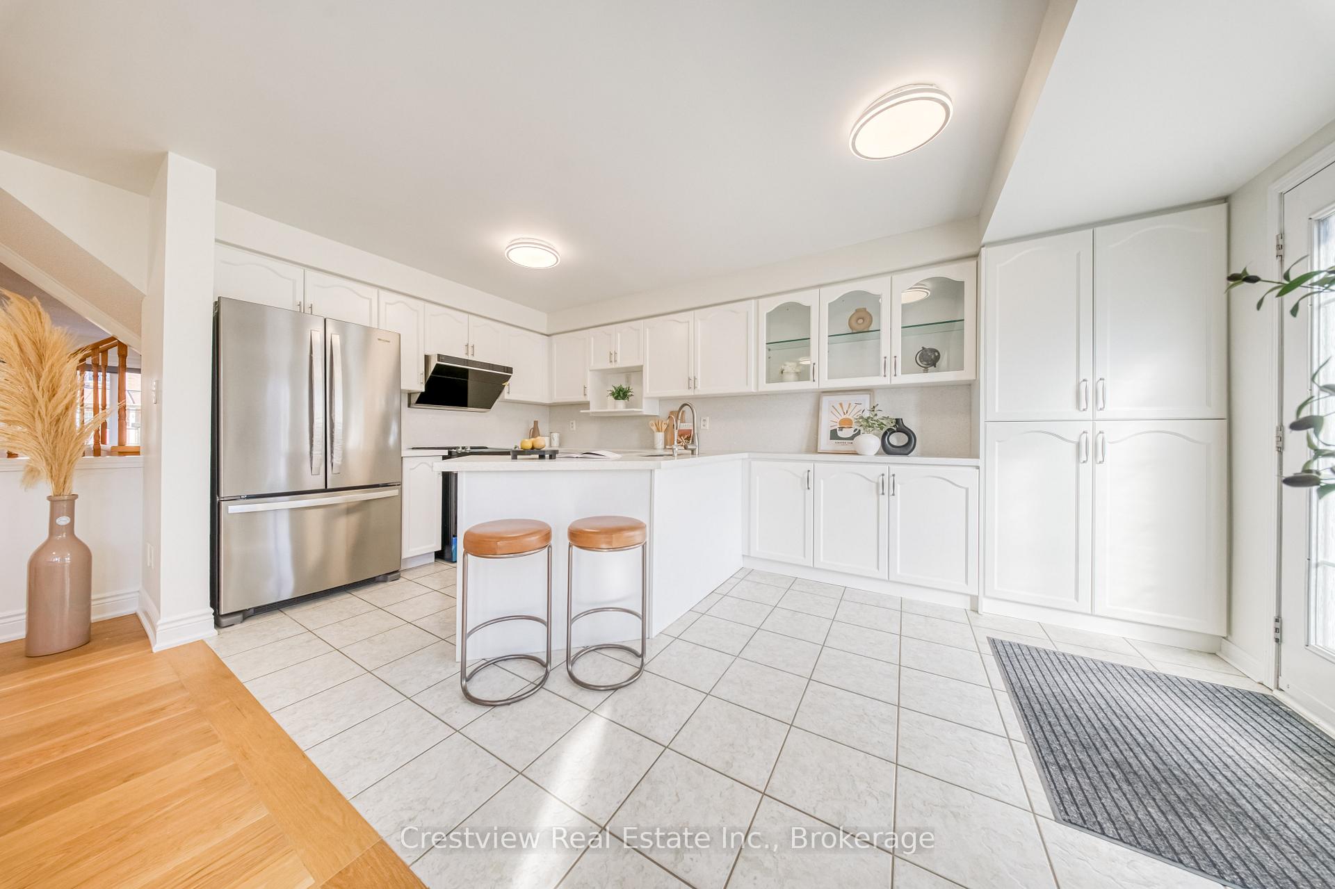 Photo 10 of 733 Bur Oak Avenue, Markham, Wismer — HOMEH