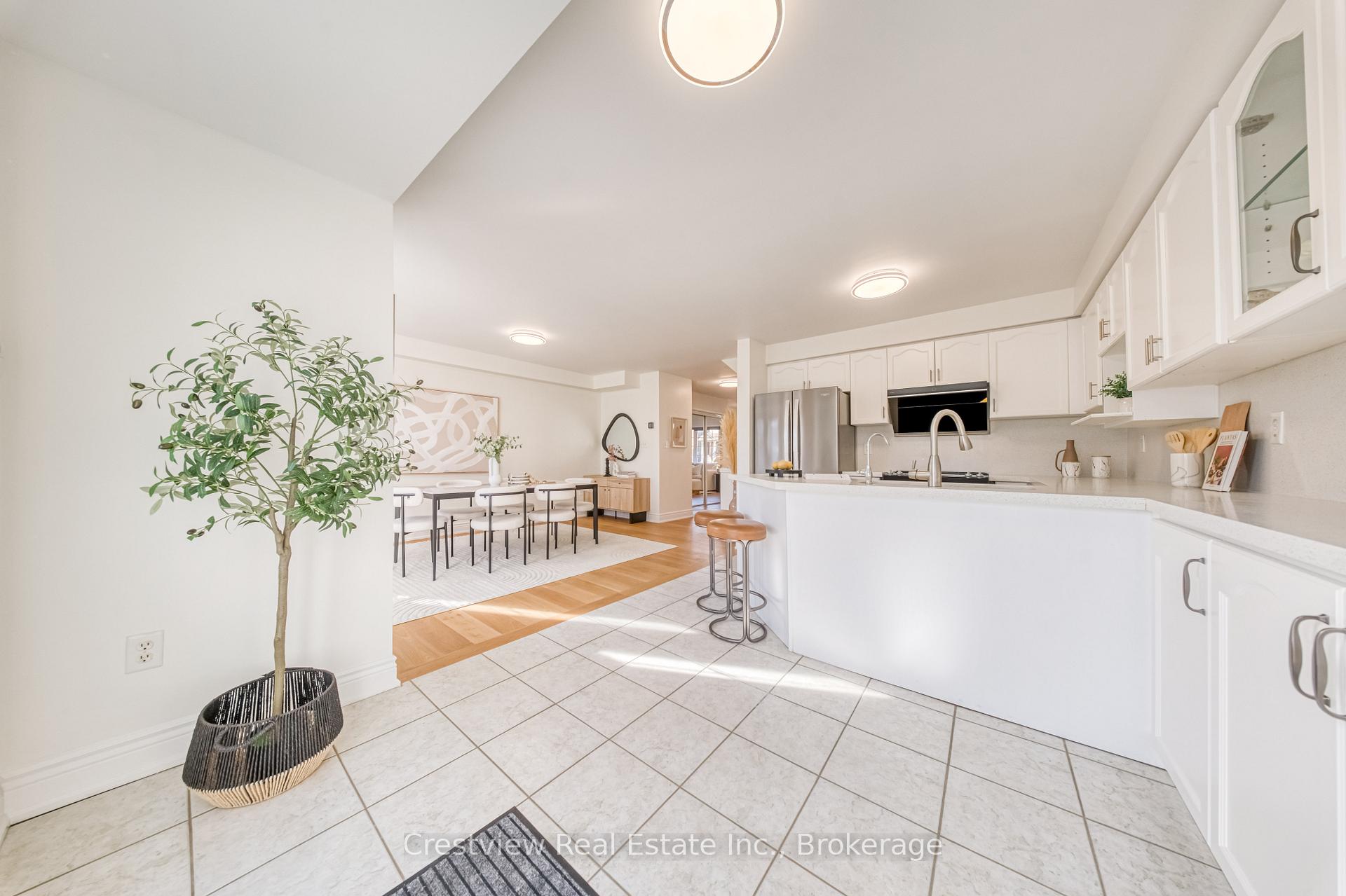 Photo 11 of 733 Bur Oak Avenue, Markham, Wismer — HOMEH