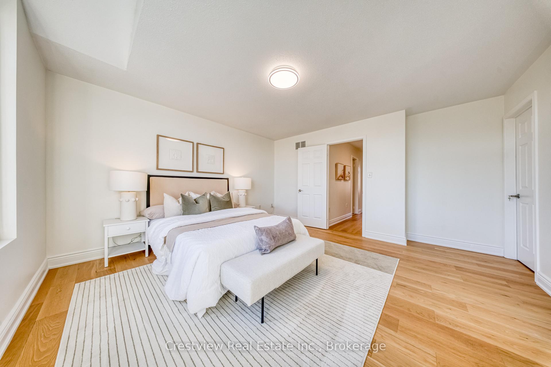 Photo 15 of 733 Bur Oak Avenue, Markham, Wismer — HOMEH