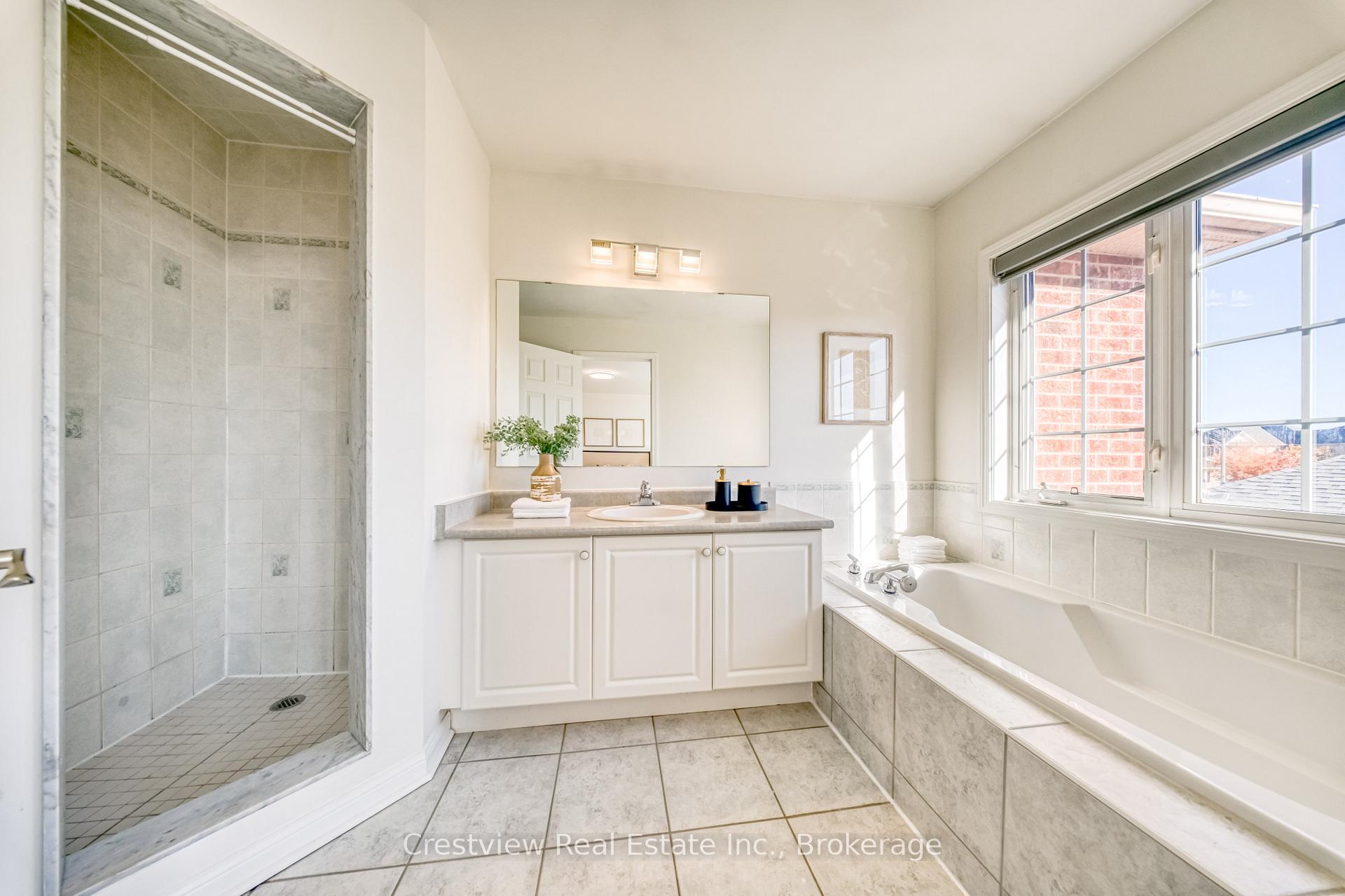 Photo 16 of 733 Bur Oak Avenue, Markham, Wismer — HOMEH
