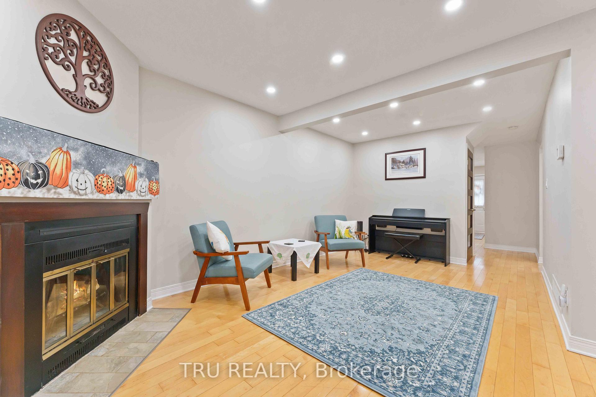 Photo 3 of 30 Shearer Crescent, Ottawa, Kanata - Katimavik — HOMEH