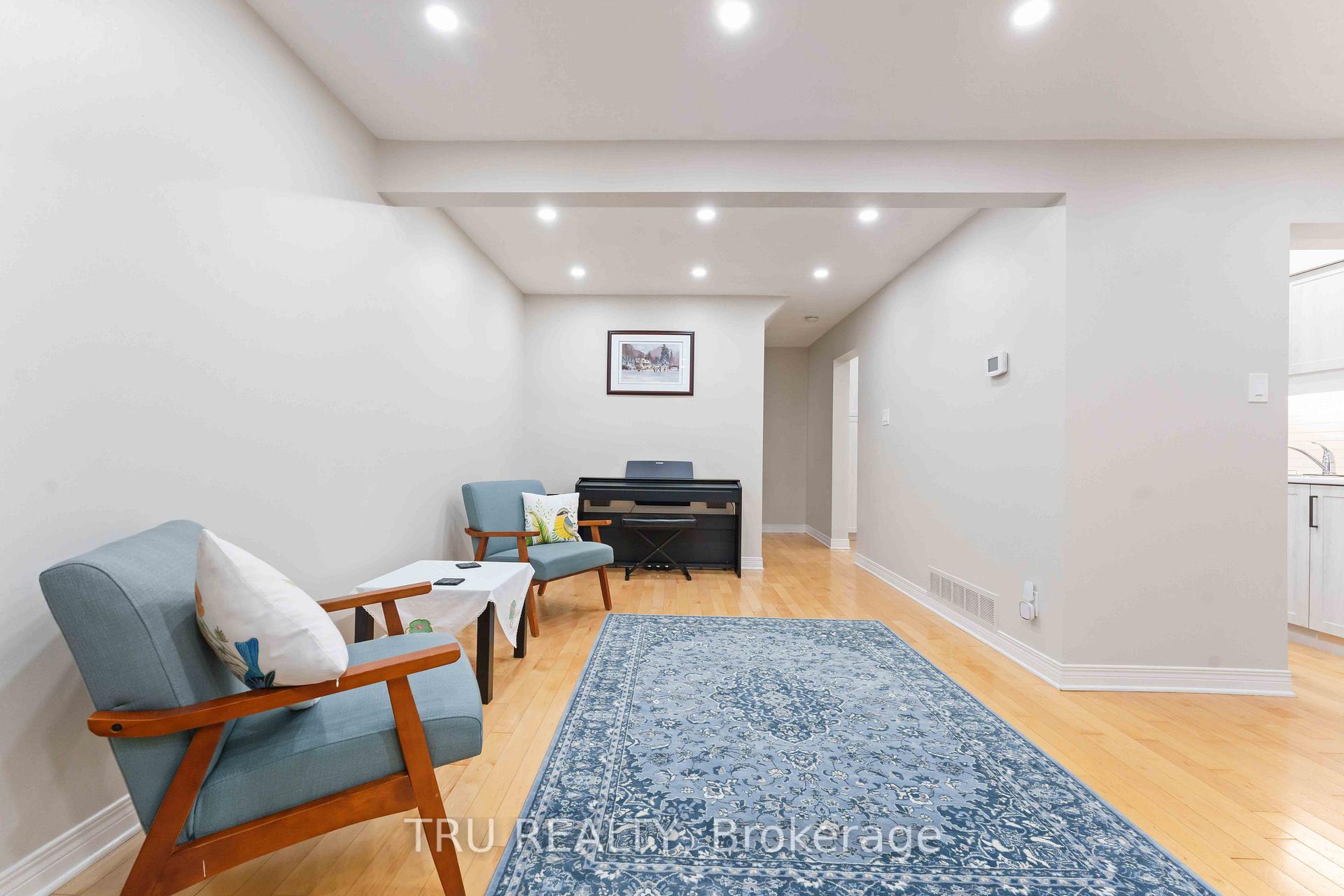 Photo 4 of 30 Shearer Crescent, Ottawa, Kanata - Katimavik — HOMEH