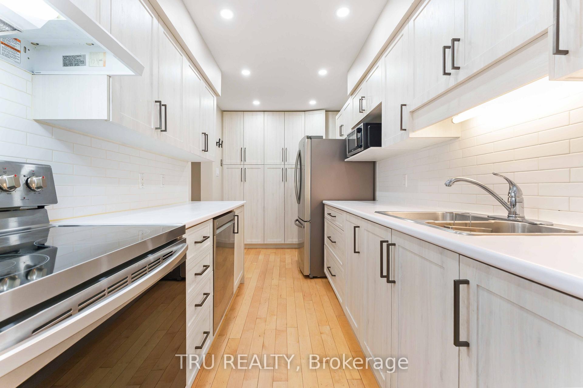 Photo 5 of 30 Shearer Crescent, Ottawa, Kanata - Katimavik — HOMEH