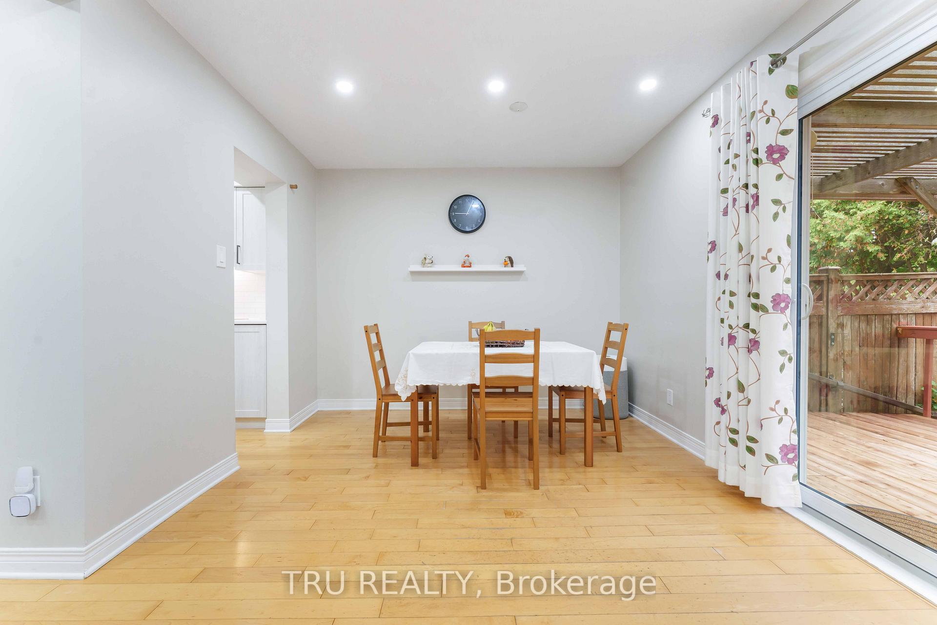 Photo 8 of 30 Shearer Crescent, Ottawa, Kanata - Katimavik — HOMEH