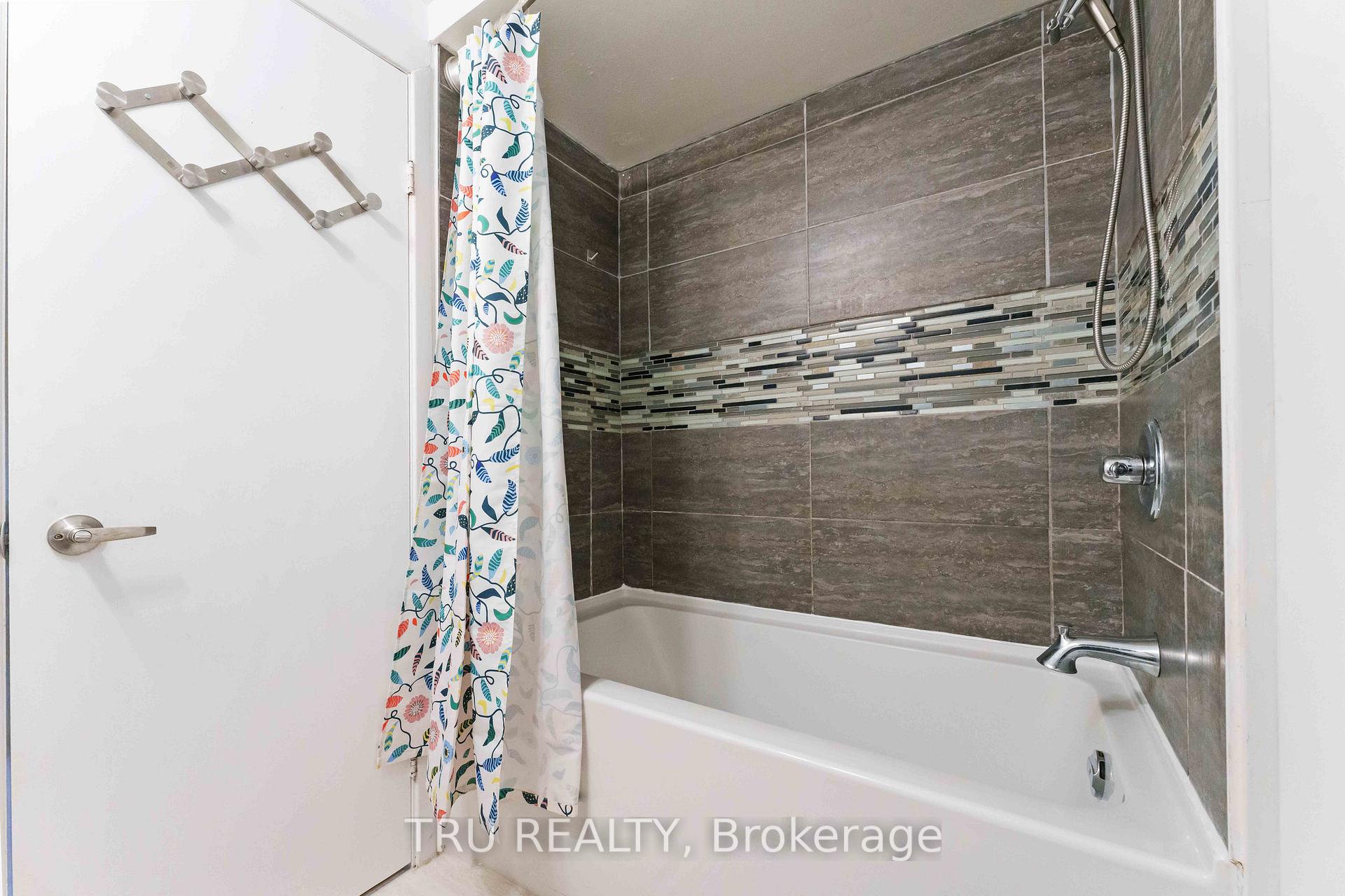 Photo 16 of 30 Shearer Crescent, Ottawa, Kanata - Katimavik — HOMEH