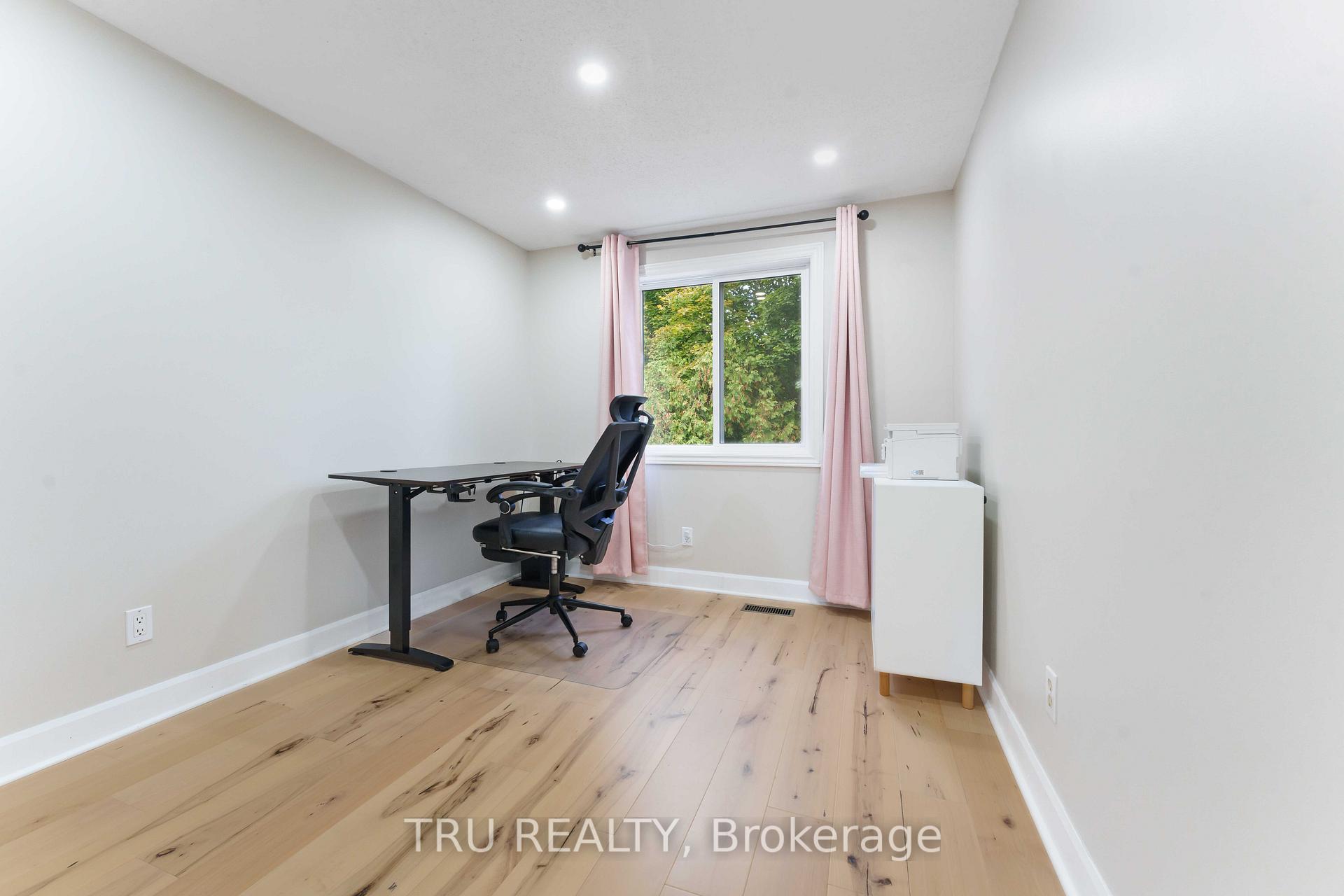 Photo 18 of 30 Shearer Crescent, Ottawa, Kanata - Katimavik — HOMEH