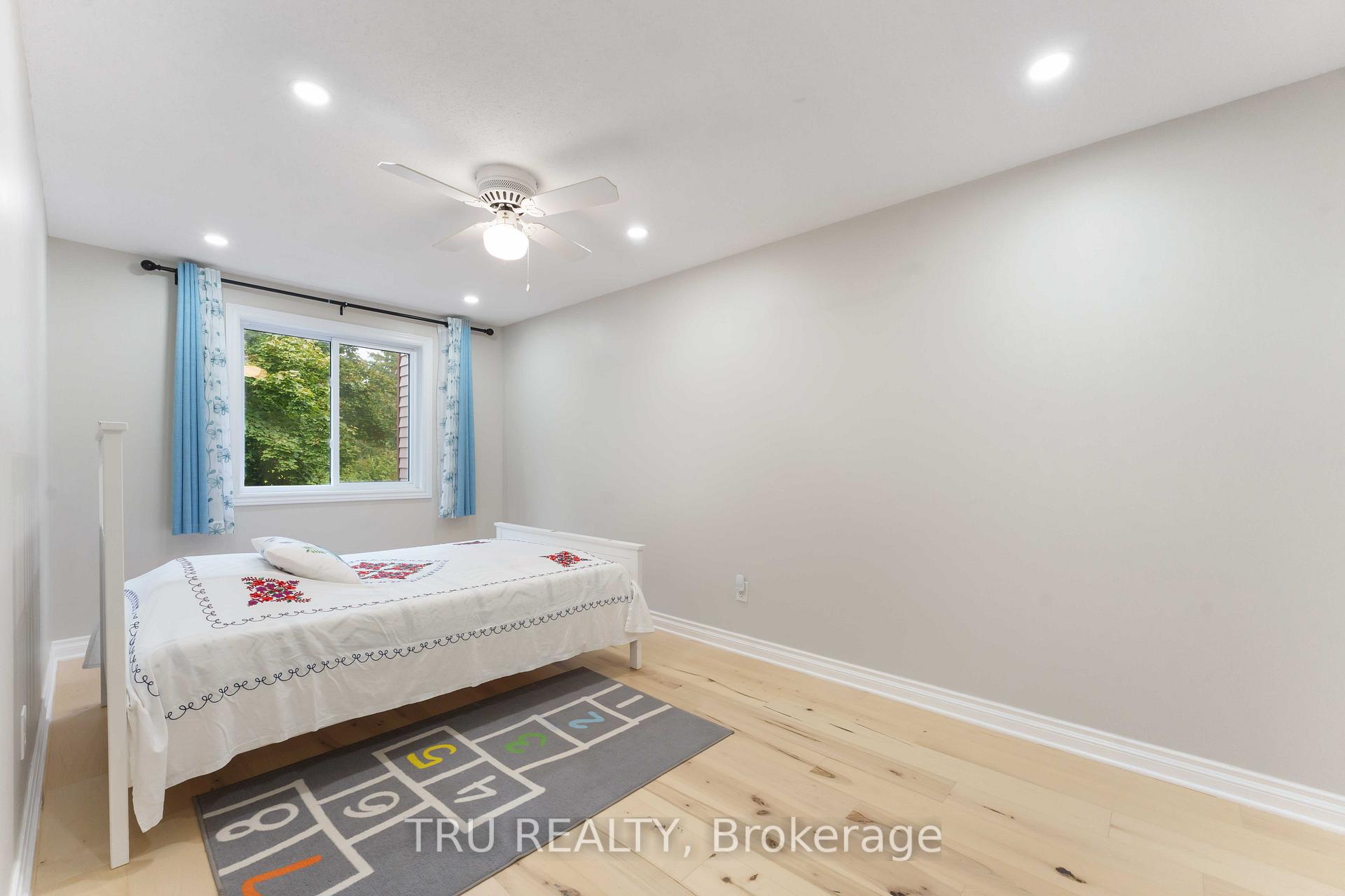 Photo 20 of 30 Shearer Crescent, Ottawa, Kanata - Katimavik — HOMEH