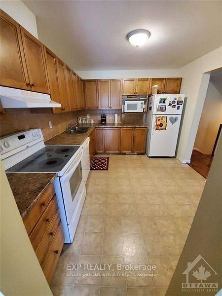 Photo 16 of 428 Breckenridge Crescent, Ottawa, Kanata - Morgan's Grant/South March — HOMEH