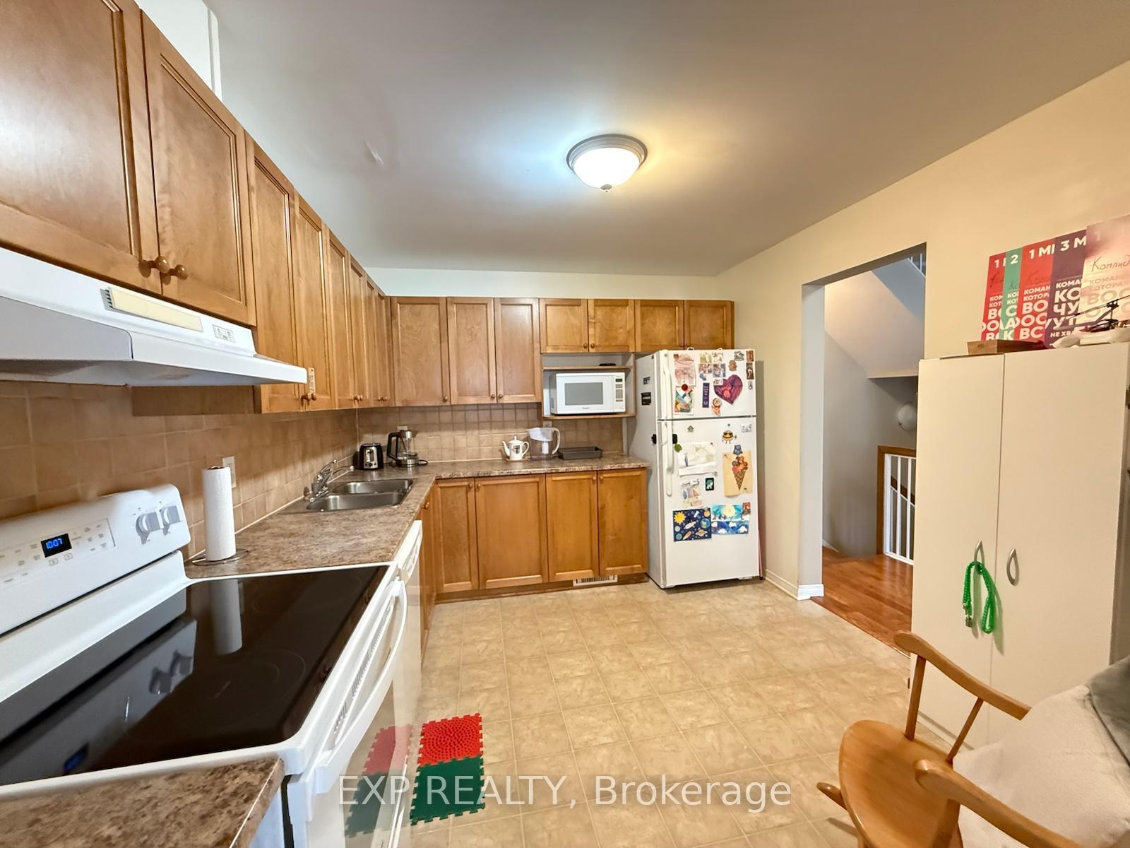 Photo 18 of 428 Breckenridge Crescent, Ottawa, Kanata - Morgan's Grant/South March — HOMEH