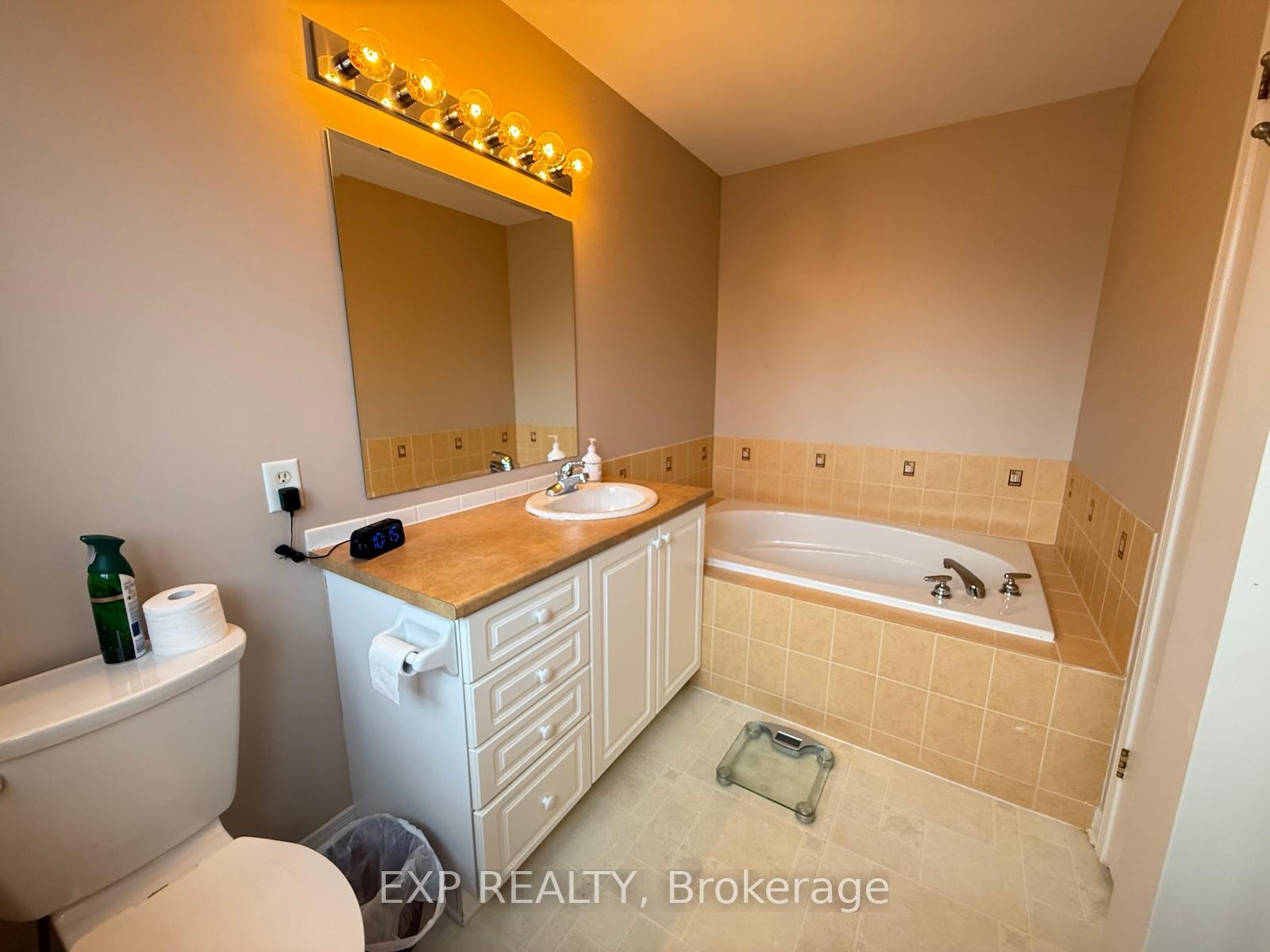 Photo 29 of 428 Breckenridge Crescent, Ottawa, Kanata - Morgan's Grant/South March — HOMEH