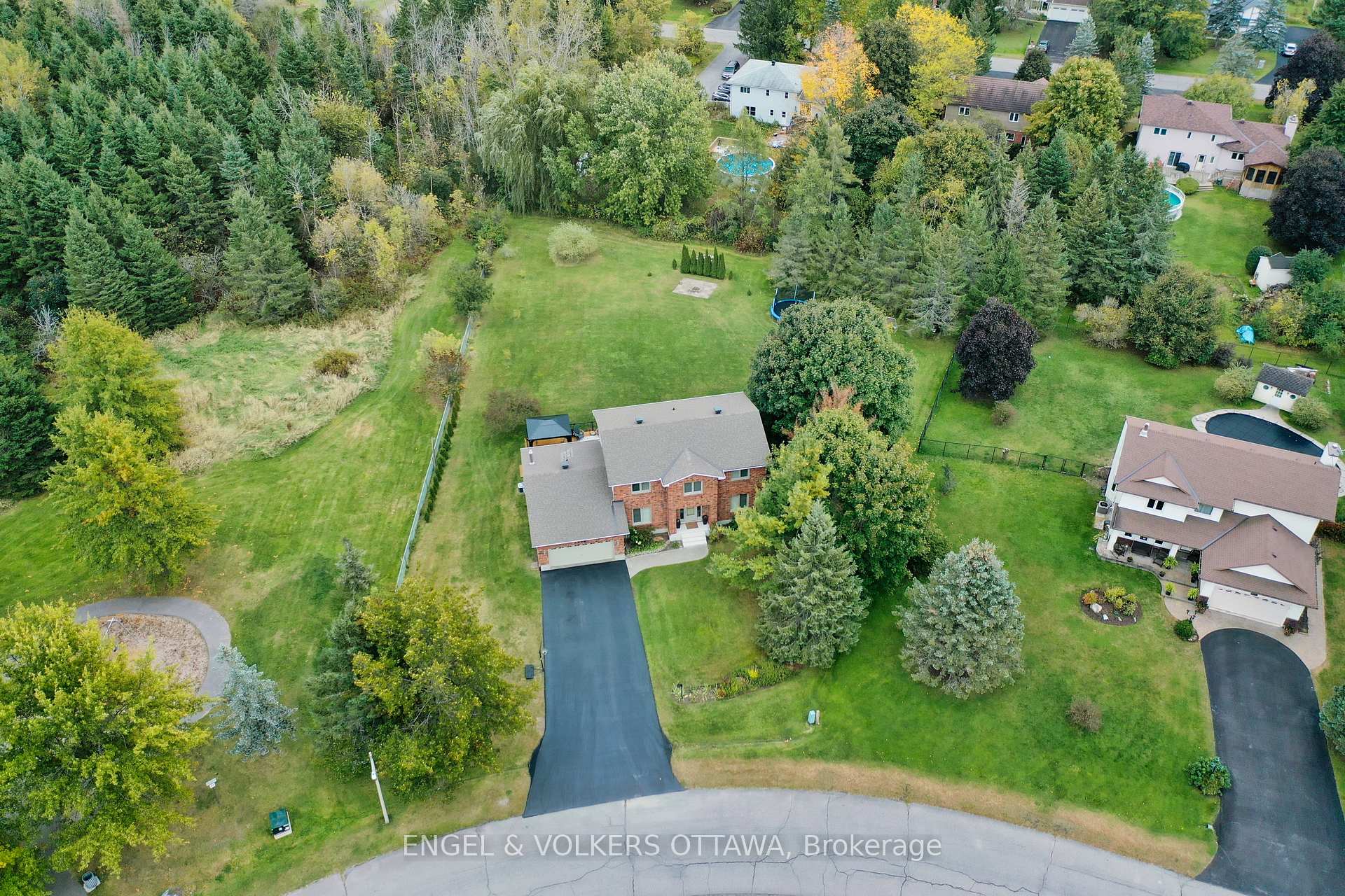 Photo 3 of 1516 Blue Rock Avenue, Ottawa, Kars — HOMEH