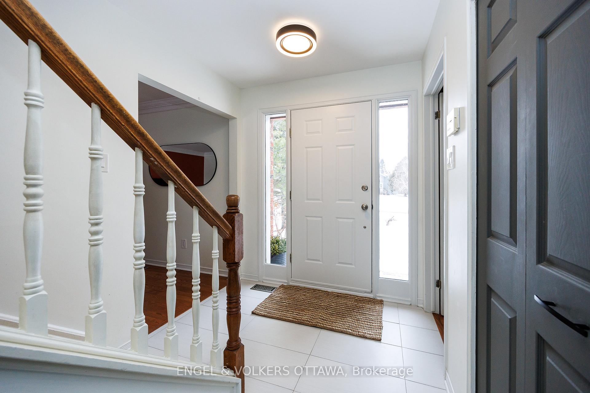 Photo 4 of 1516 Blue Rock Avenue, Ottawa, Kars — HOMEH