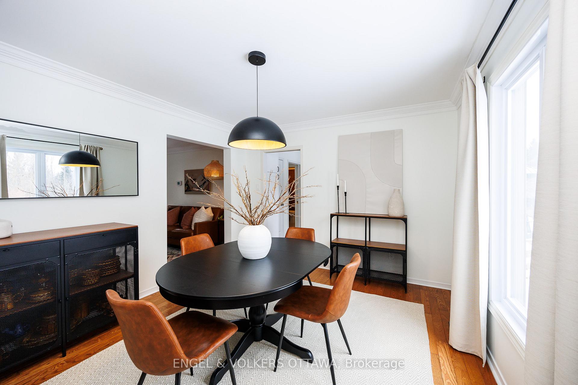 Photo 8 of 1516 Blue Rock Avenue, Ottawa, Kars — HOMEH