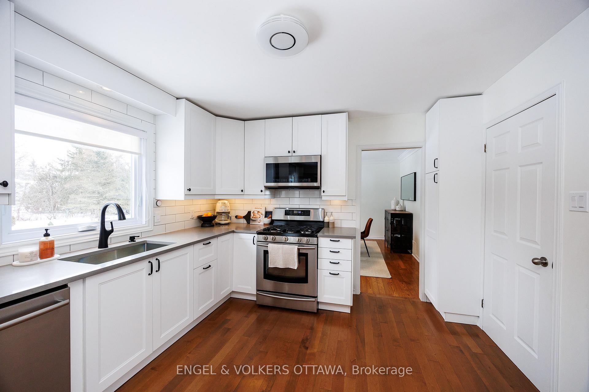 Photo 9 of 1516 Blue Rock Avenue, Ottawa, Kars — HOMEH