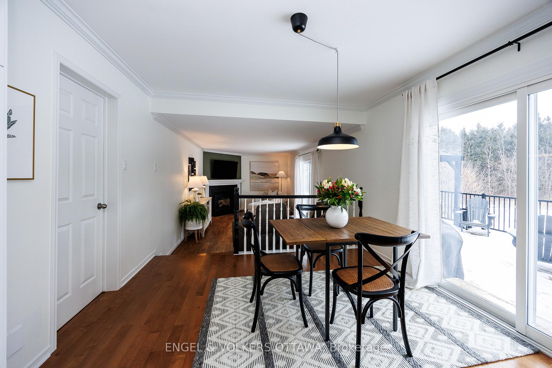 Photo 12 of 1516 Blue Rock Avenue, Ottawa, Kars — HOMEH