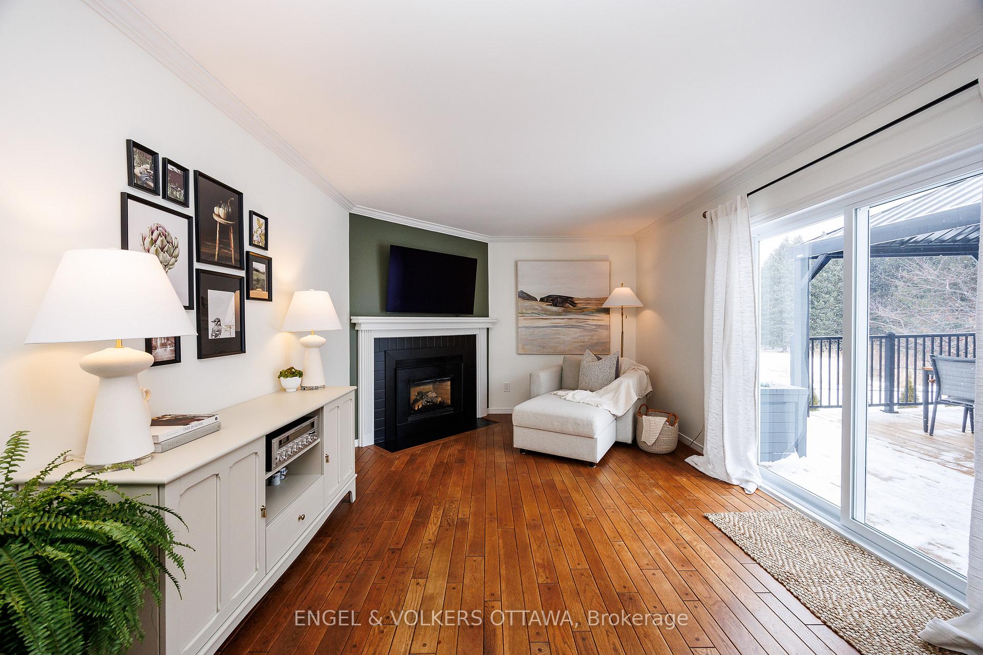 Photo 13 of 1516 Blue Rock Avenue, Ottawa, Kars — HOMEH