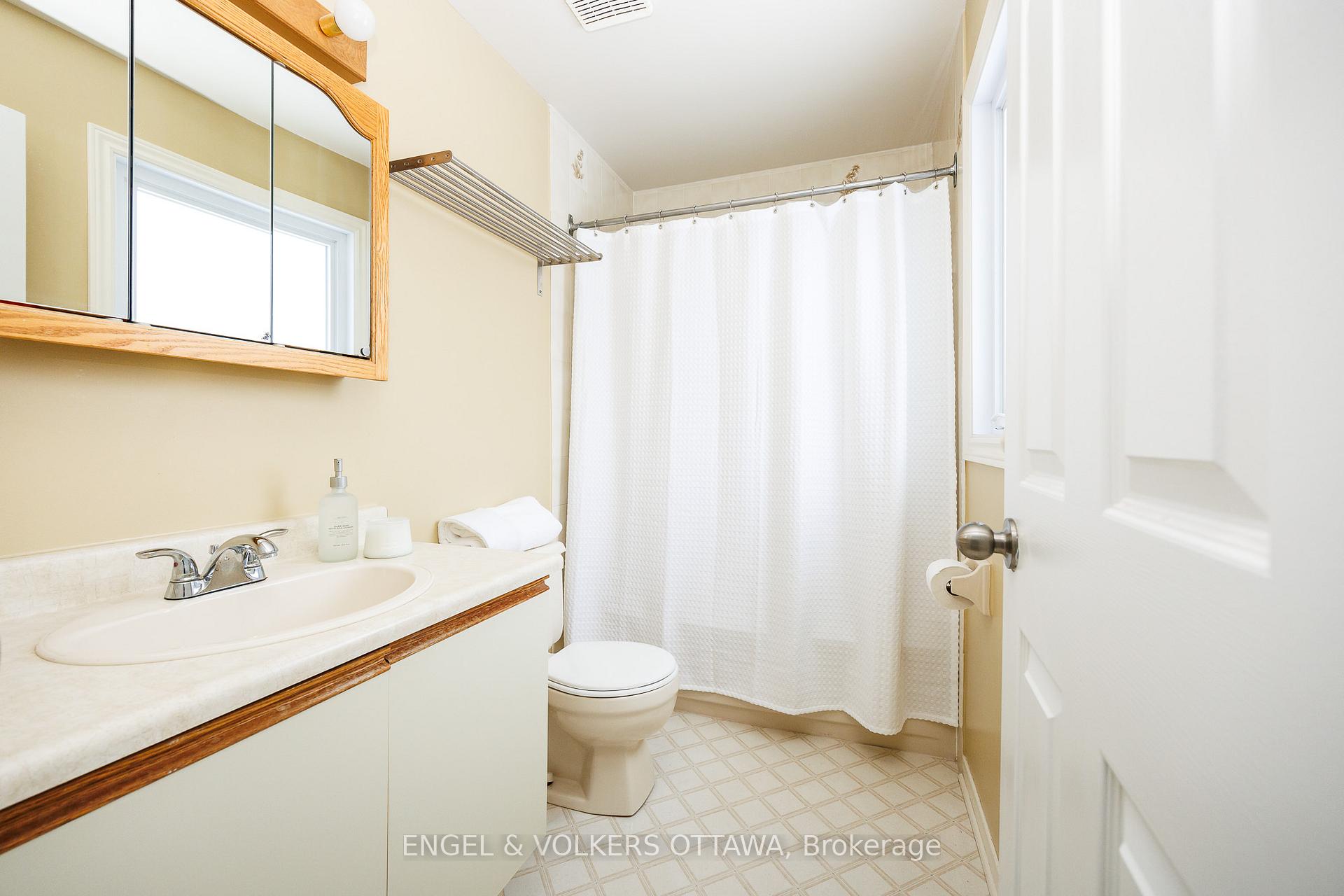 Photo 21 of 1516 Blue Rock Avenue, Ottawa, Kars — HOMEH