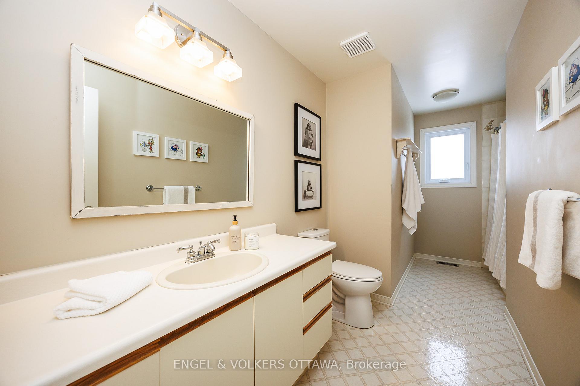 Photo 24 of 1516 Blue Rock Avenue, Ottawa, Kars — HOMEH