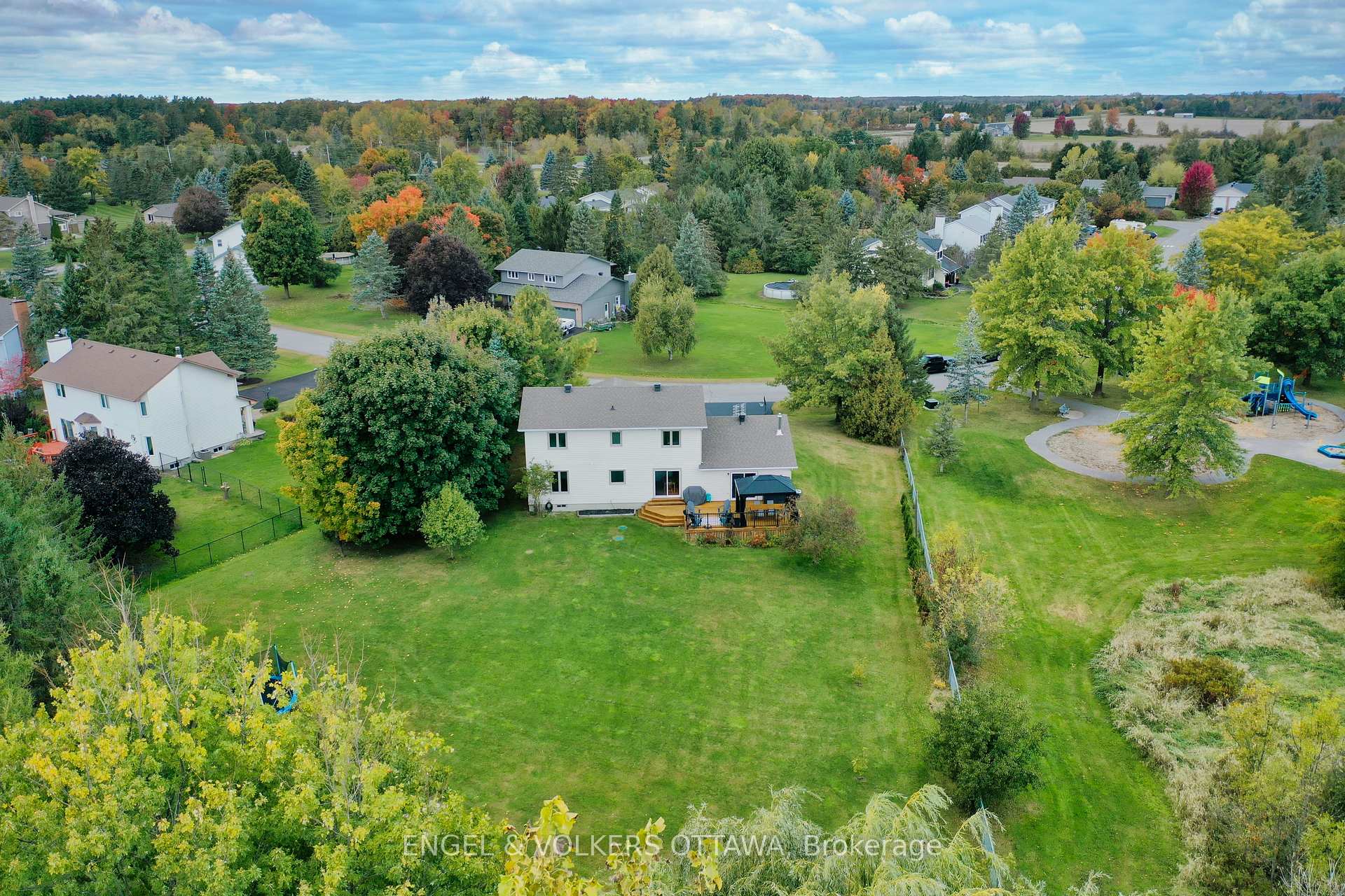 Photo 39 of 1516 Blue Rock Avenue, Ottawa, Kars — HOMEH