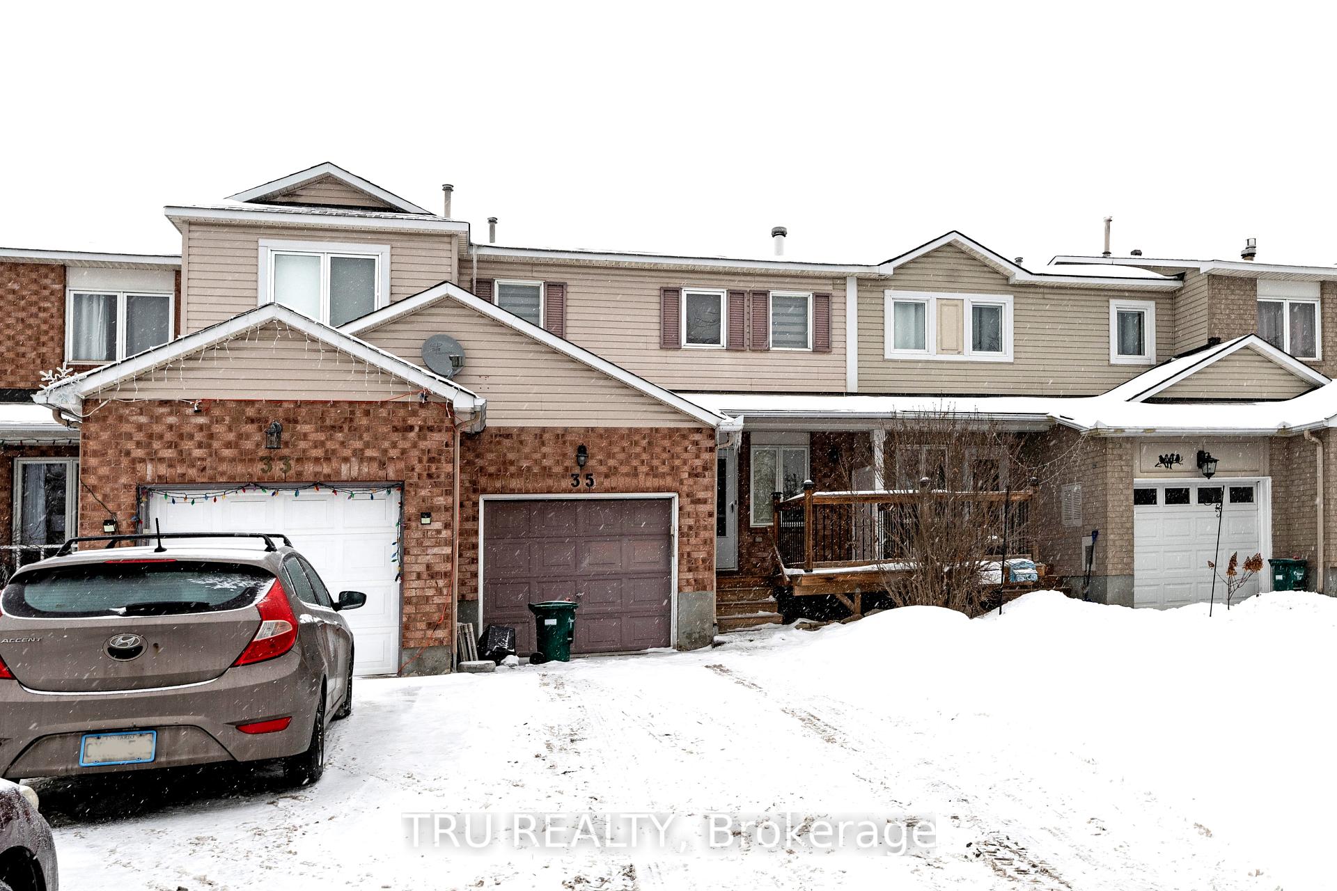 Photo 3 of 35 Helmsdale Drive, Ottawa, Kanata - Morgan's Grant/South March — HOMEH