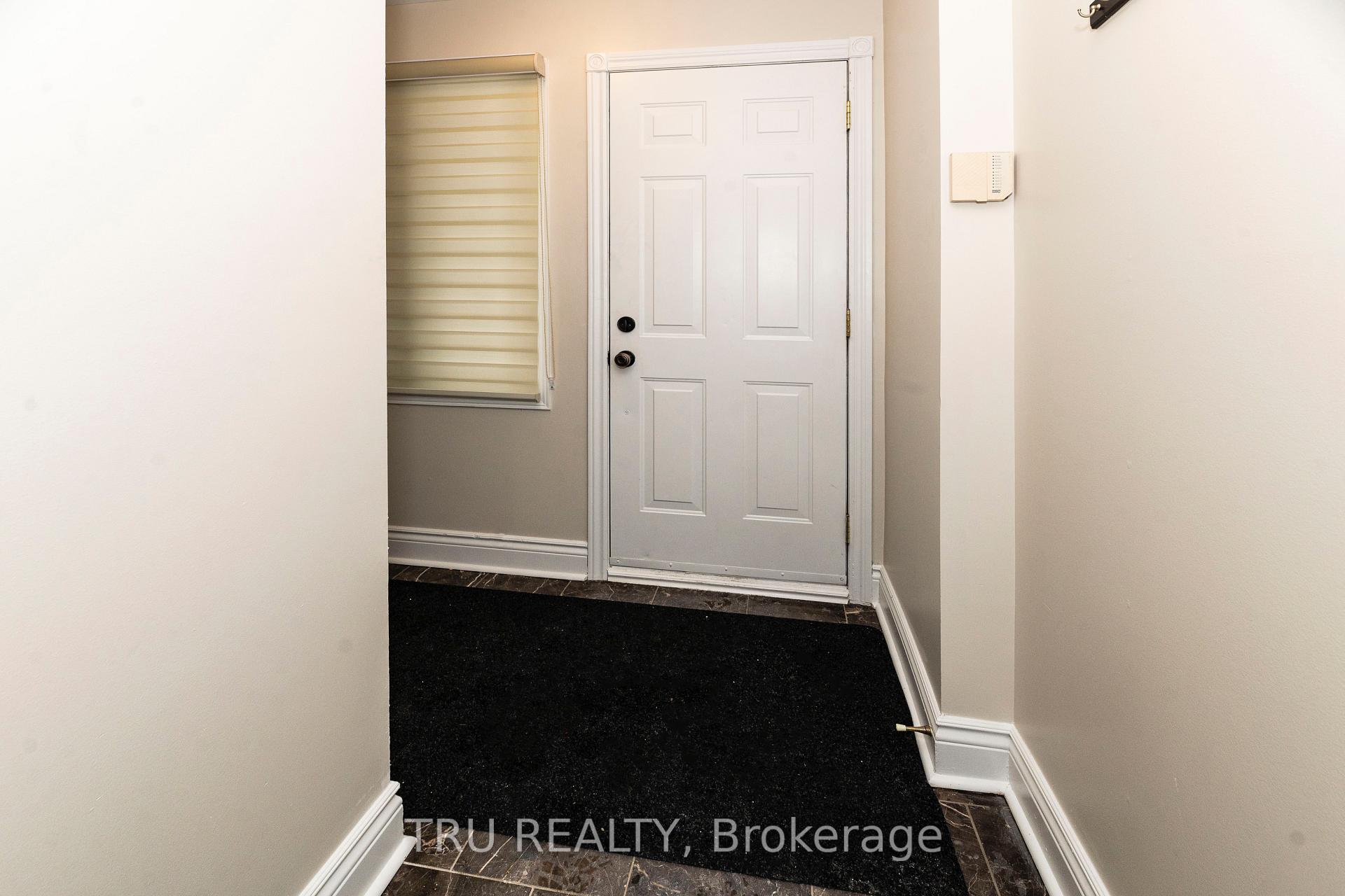 Photo 5 of 35 Helmsdale Drive, Ottawa, Kanata - Morgan's Grant/South March — HOMEH