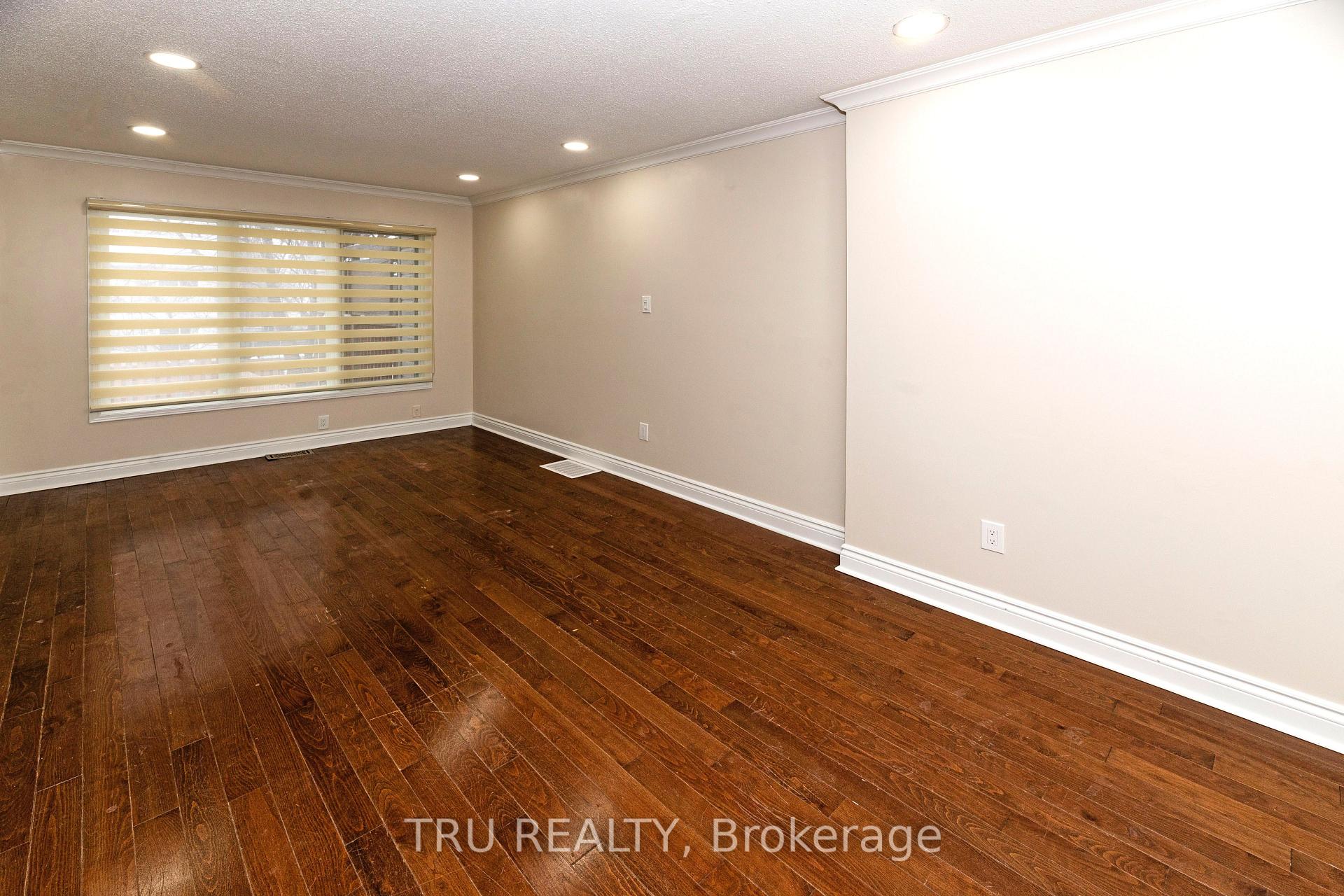 Photo 6 of 35 Helmsdale Drive, Ottawa, Kanata - Morgan's Grant/South March — HOMEH