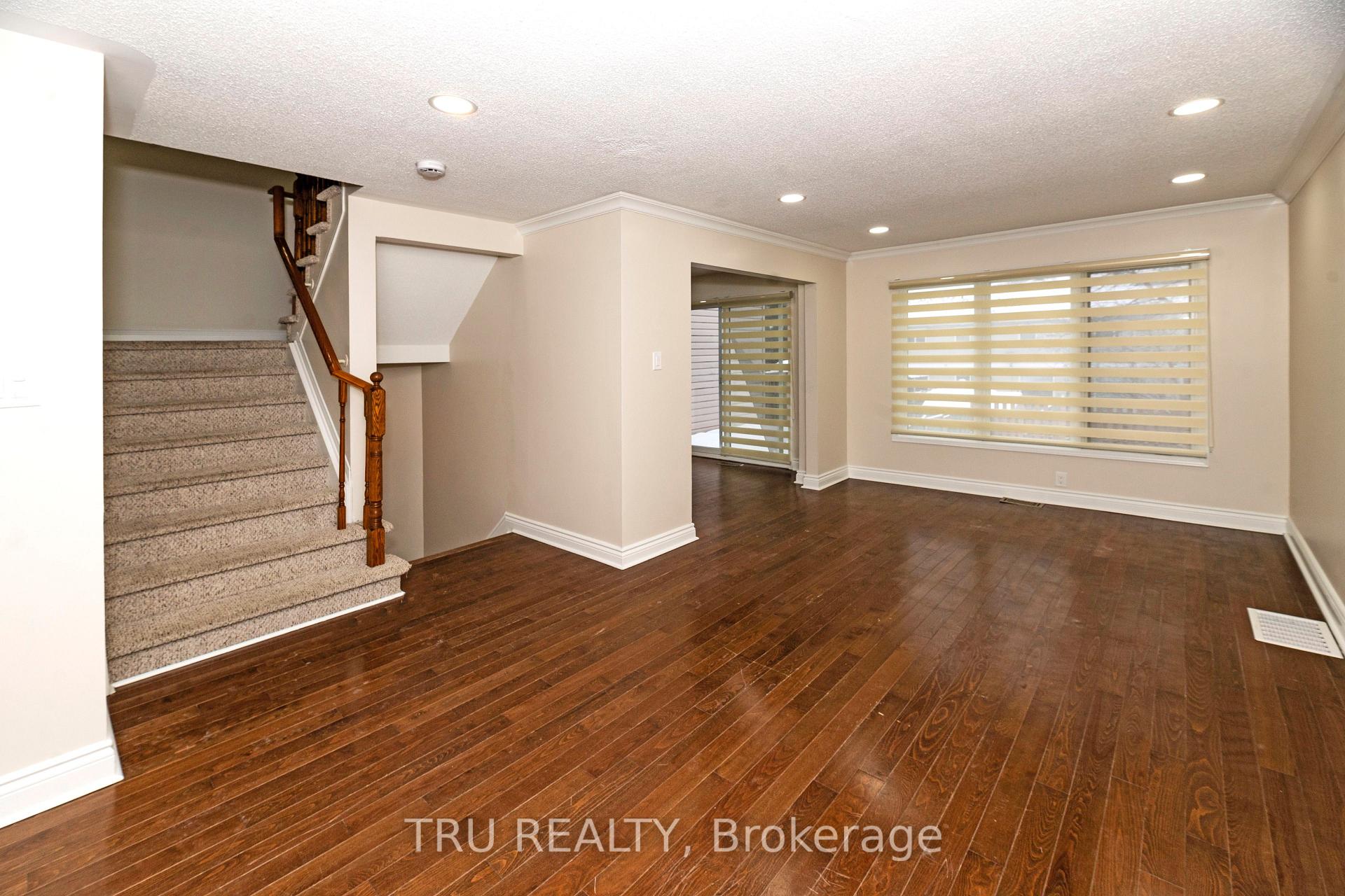Photo 7 of 35 Helmsdale Drive, Ottawa, Kanata - Morgan's Grant/South March — HOMEH