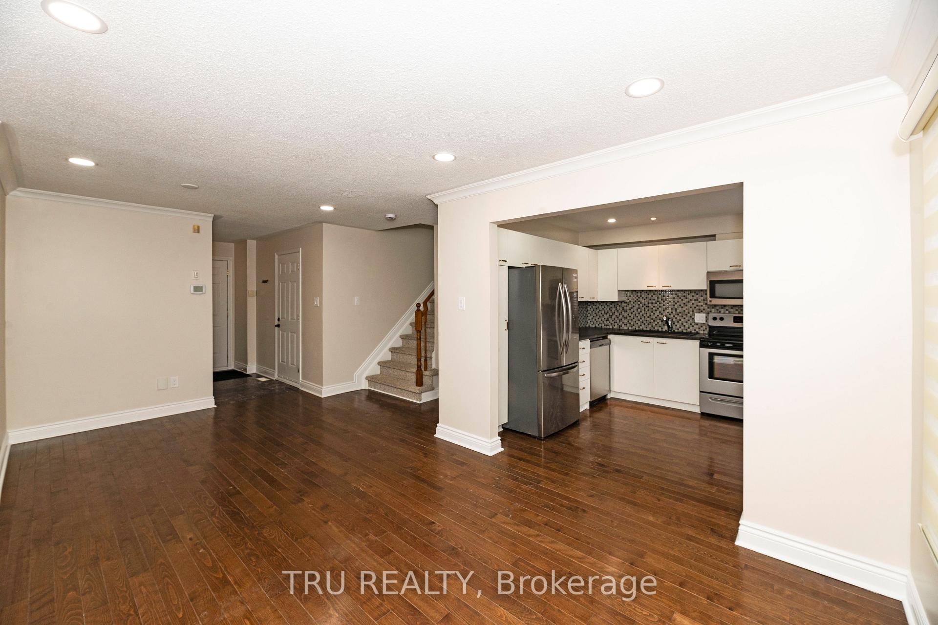 Photo 8 of 35 Helmsdale Drive, Ottawa, Kanata - Morgan's Grant/South March — HOMEH