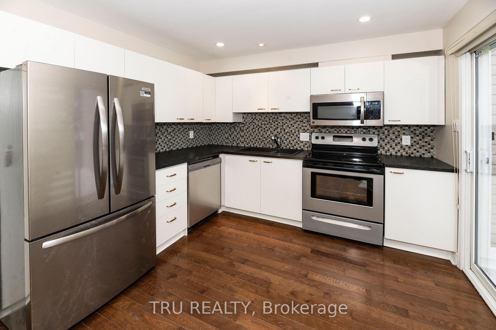 Photo 10 of 35 Helmsdale Drive, Ottawa, Kanata - Morgan's Grant/South March — HOMEH