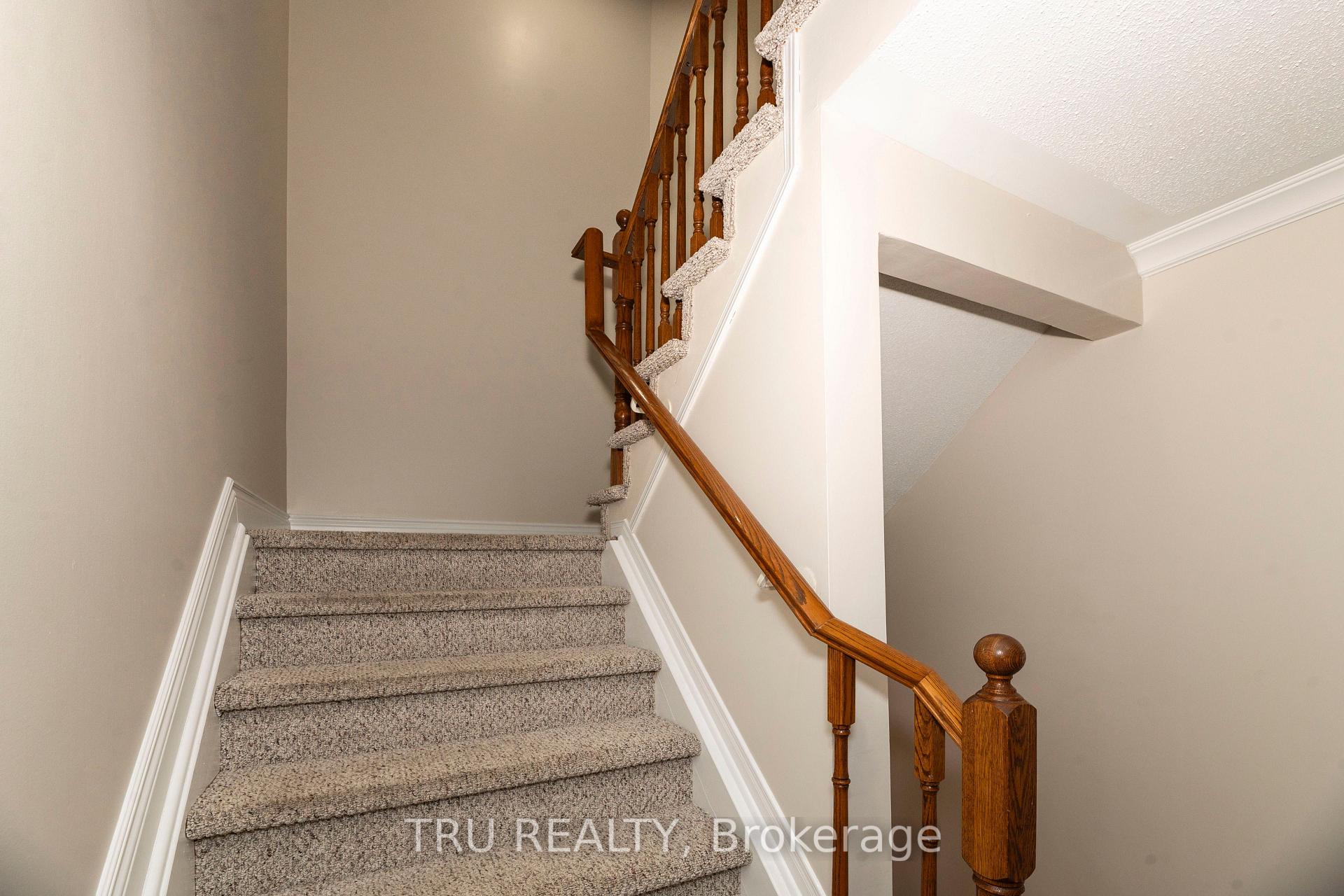 Photo 15 of 35 Helmsdale Drive, Ottawa, Kanata - Morgan's Grant/South March — HOMEH