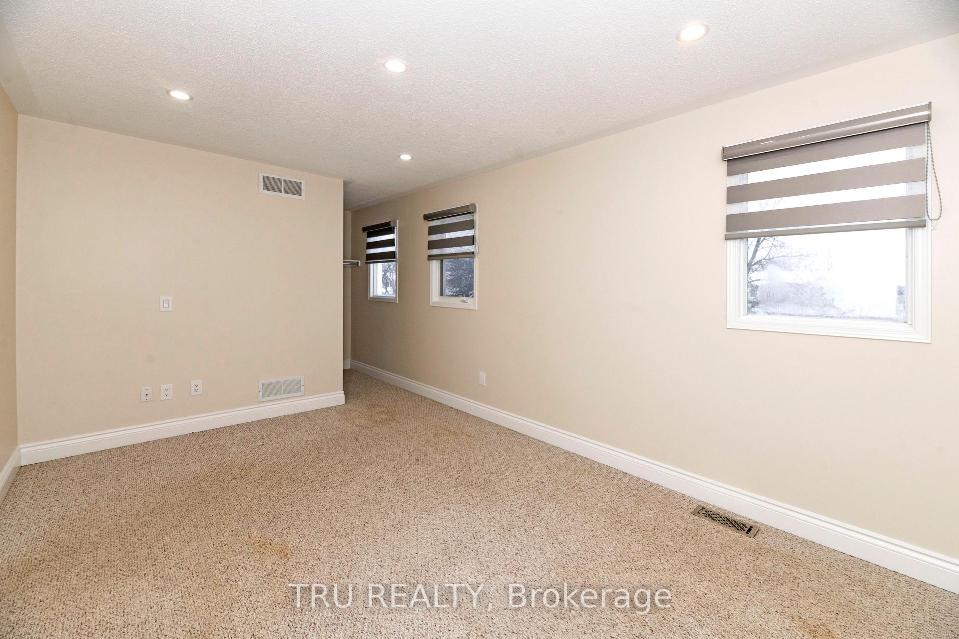 Photo 17 of 35 Helmsdale Drive, Ottawa, Kanata - Morgan's Grant/South March — HOMEH