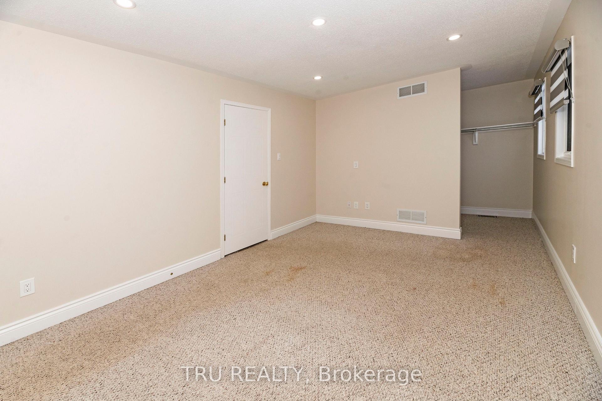 Photo 18 of 35 Helmsdale Drive, Ottawa, Kanata - Morgan's Grant/South March — HOMEH