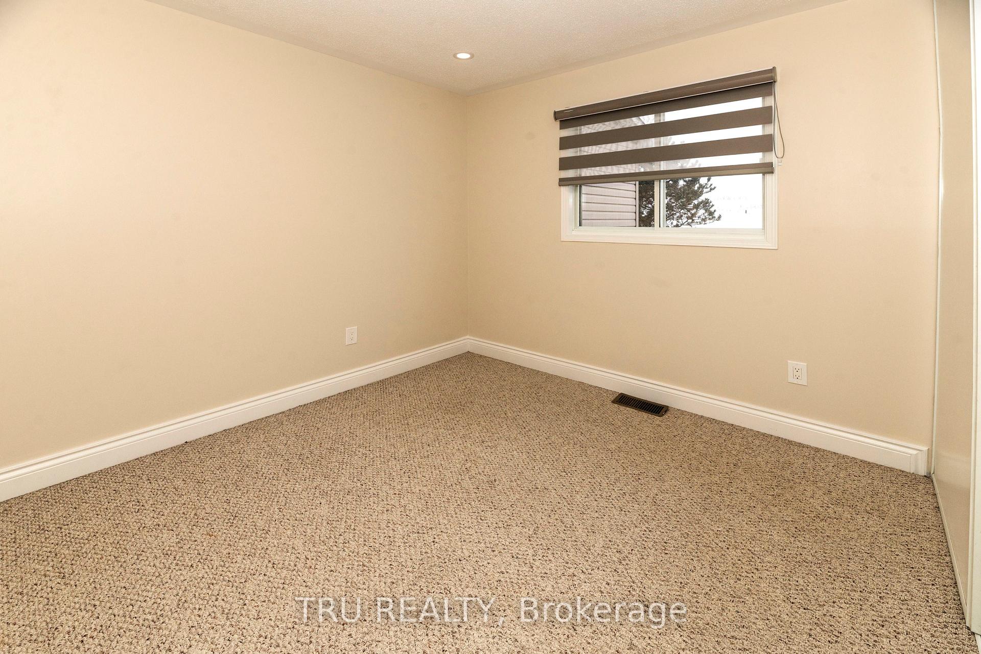 Photo 19 of 35 Helmsdale Drive, Ottawa, Kanata - Morgan's Grant/South March — HOMEH