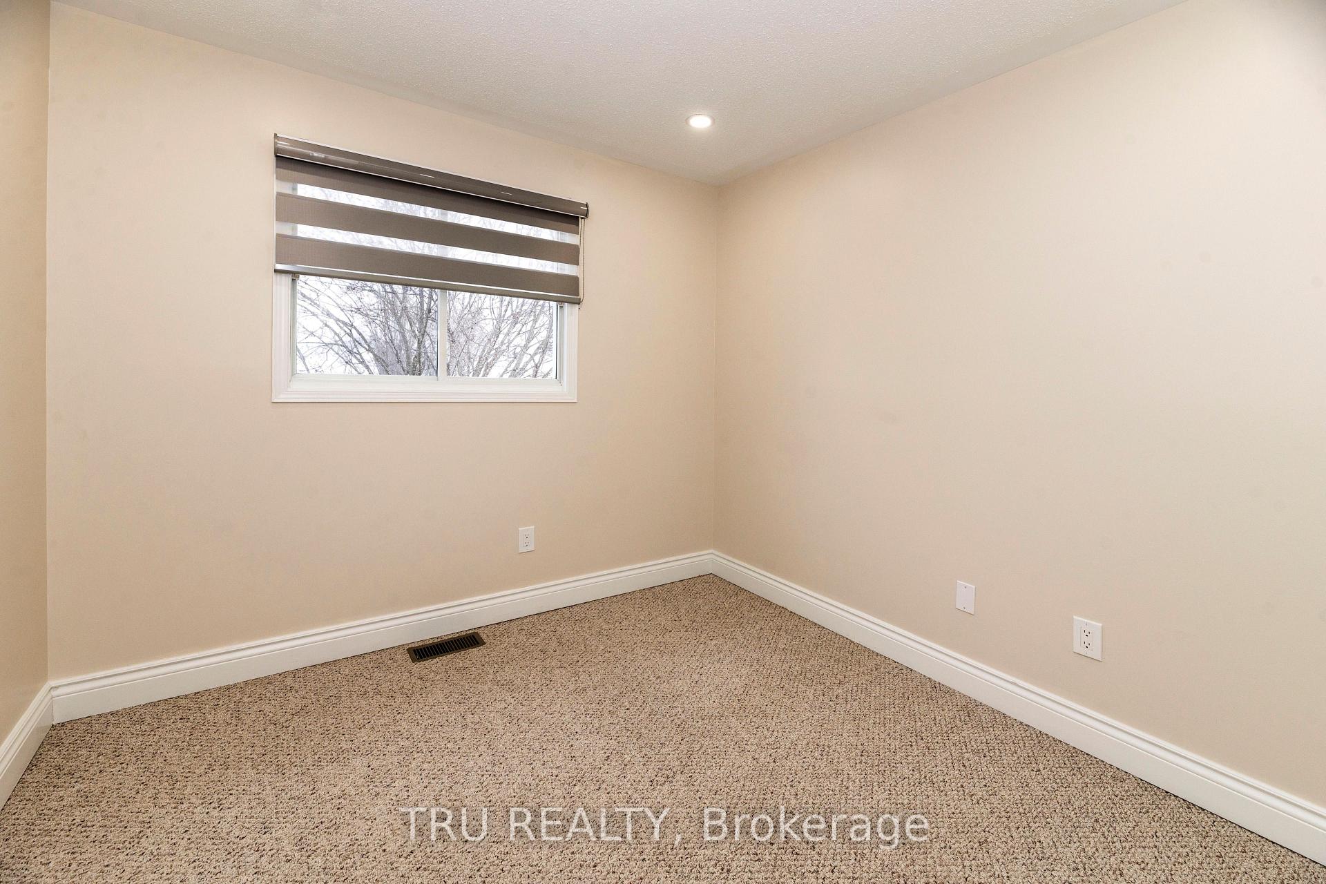 Photo 22 of 35 Helmsdale Drive, Ottawa, Kanata - Morgan's Grant/South March — HOMEH