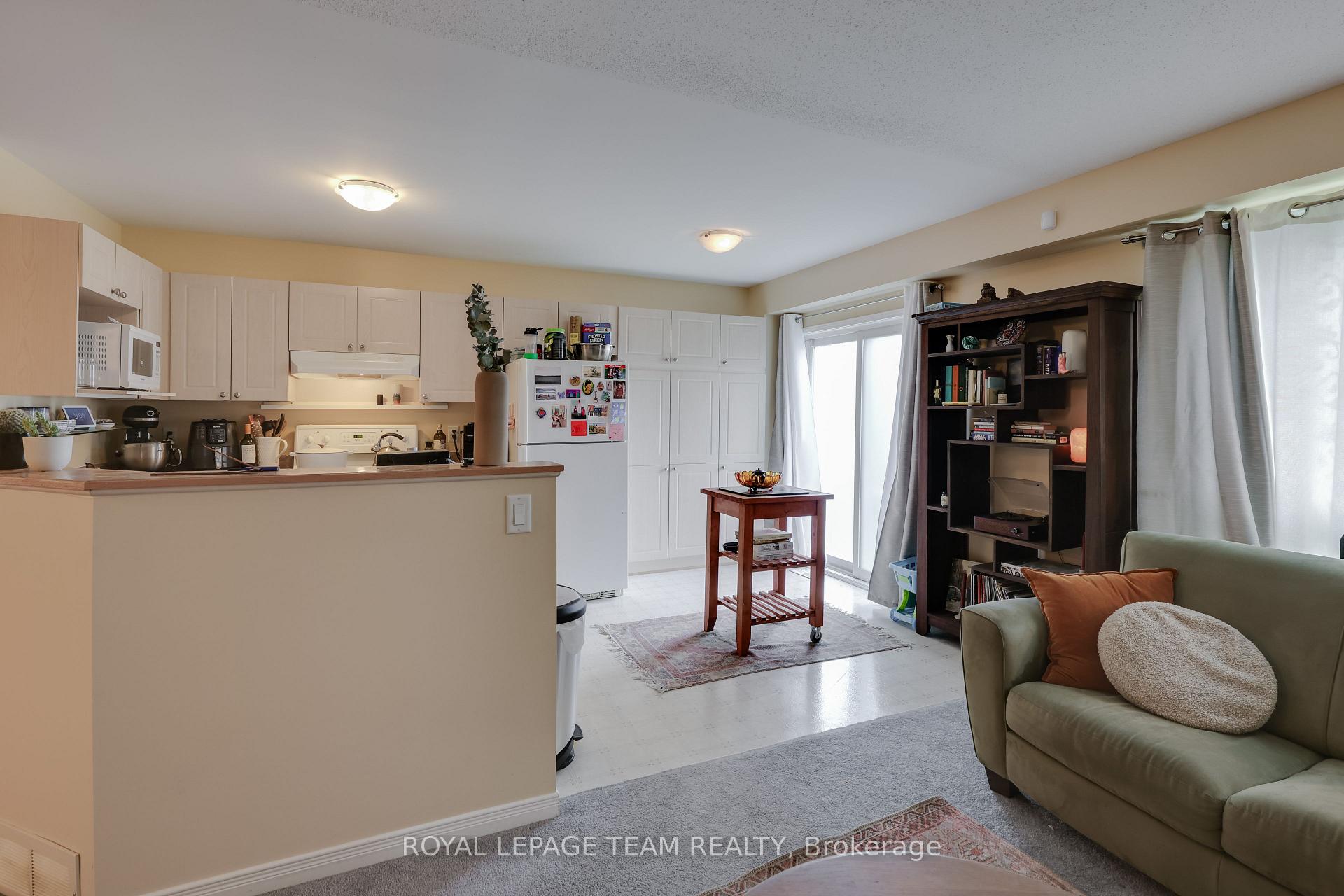 Photo 23 of 180 Kinross Private, Ottawa, Kanata - Morgan's Grant/South March — HOMEH